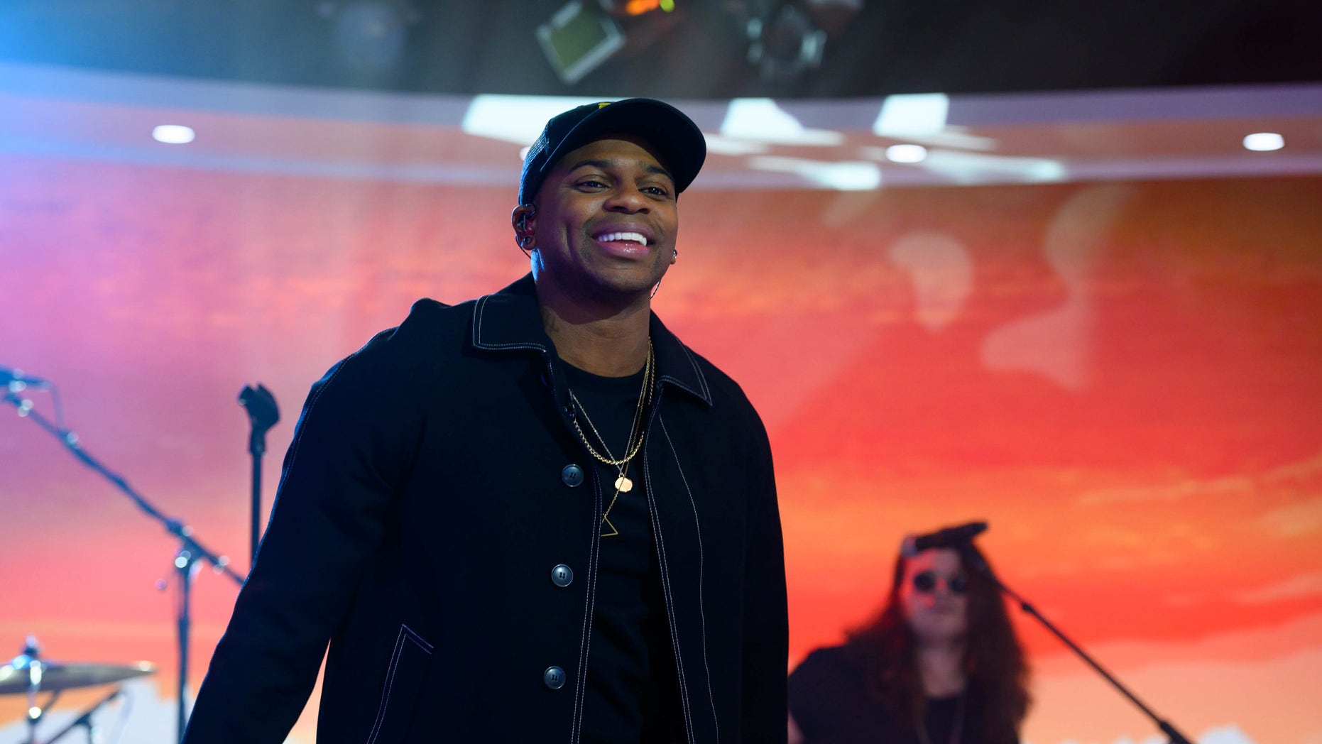 Country singer Jimmie Allen breaks up a fight at his concert, has someone kicked out