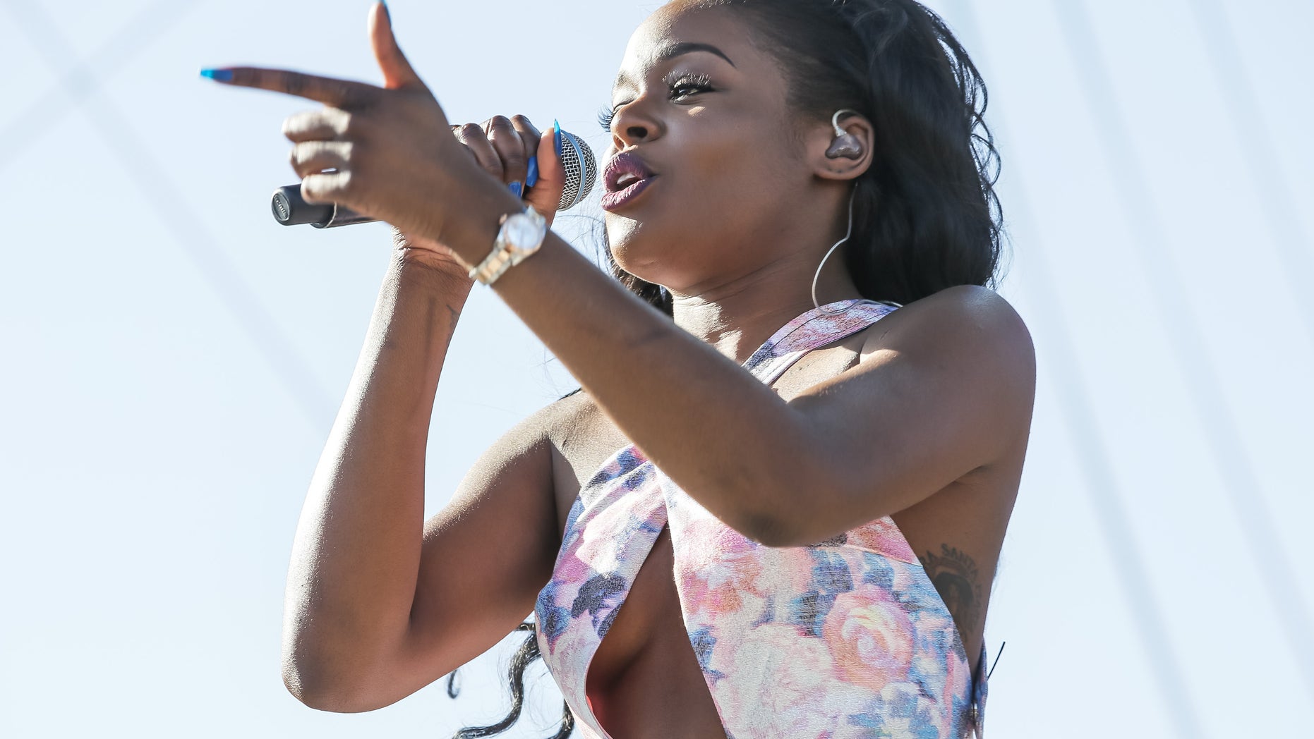 Azealia Banks: Rapper calls Irish women 'ugly' after Aer Lingus row Azealia Banks: Rapper calls Irish women 'ugly' after Aer Lingus row