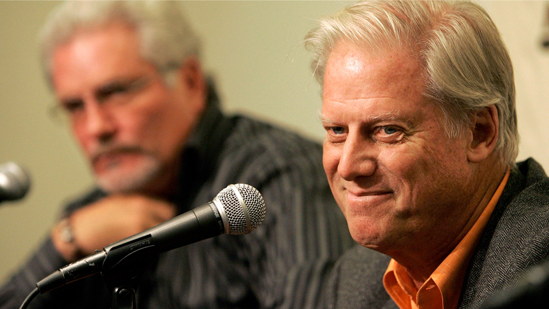 Longtime San Francisco Giants owner Peter Magowan has died at the age of 76. The team said Magowan died Sunday, Jan. 27, 2019, after a battle with cancer.