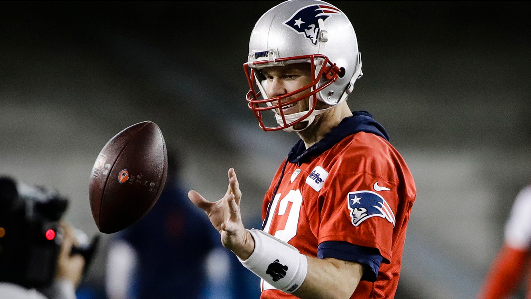 New England Patriots quarterback Tom Brady catches a ball during NFL football practice, Wednesday, Jan. 30, 2019, in Atlanta, as the team prepares for Super Bowl 53 against the Los Angeles Rams. (AP Photo/Matt Rourke)