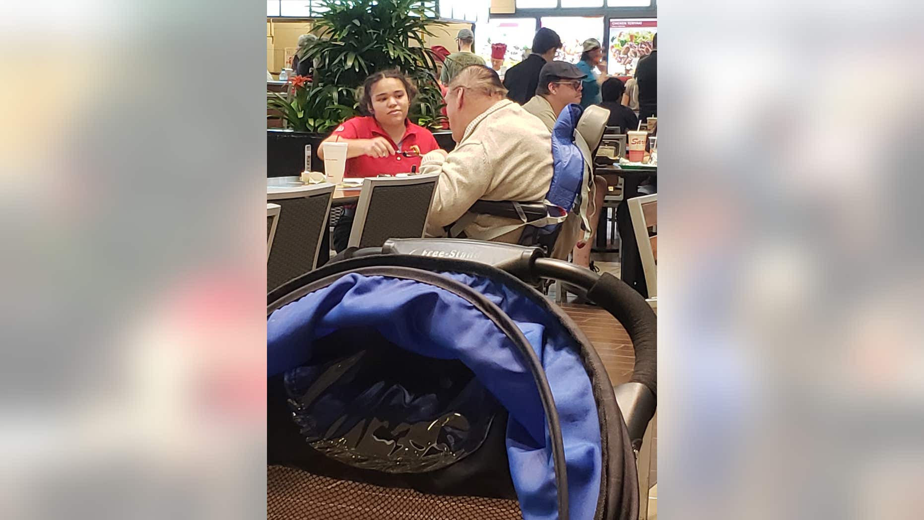 Jessica Gomez captured the tender moment.