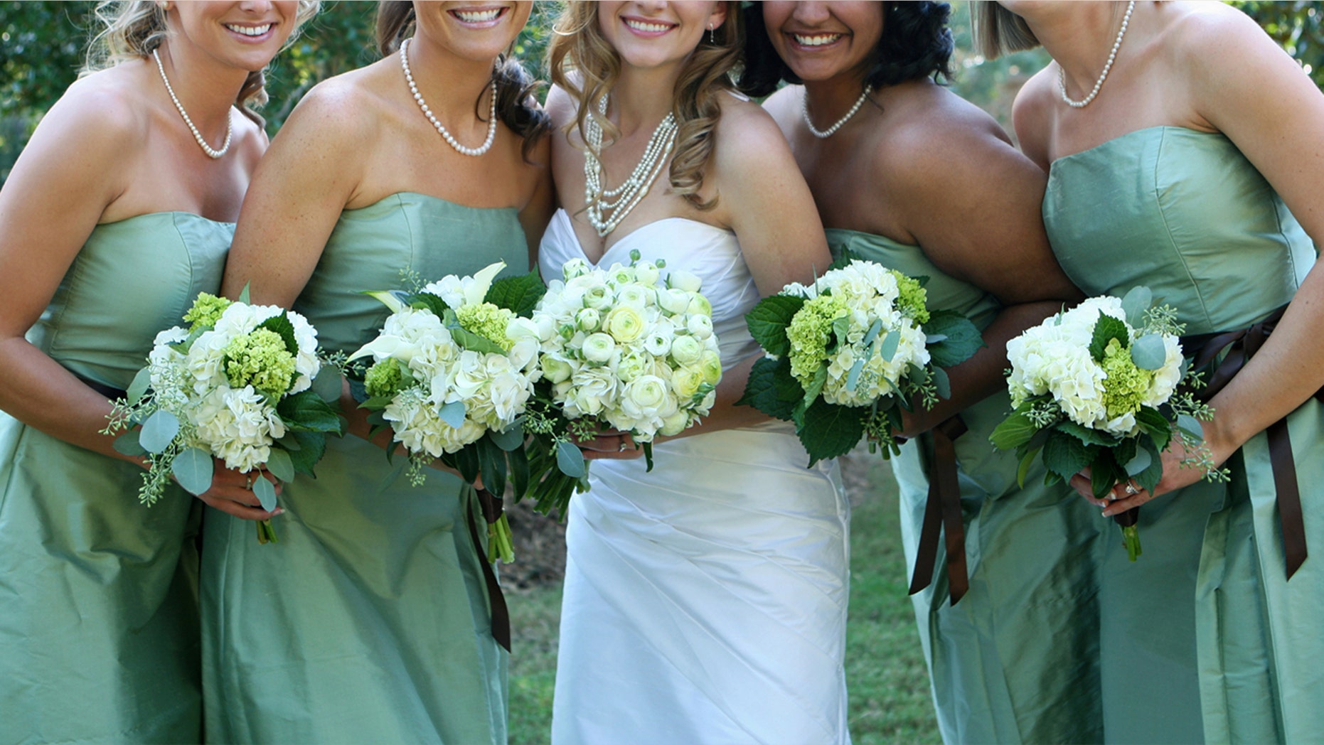 Bridal  party s power pose showing off pockets  goes viral    Bridal  party s power pose showing off pockets  goes viral