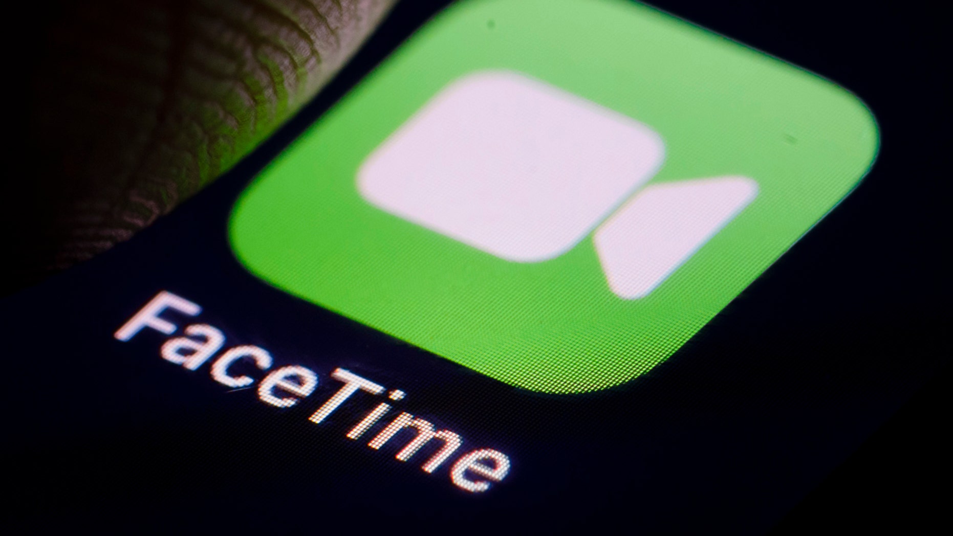 Apple says FaceTime spying bug won’t be fixed until next week