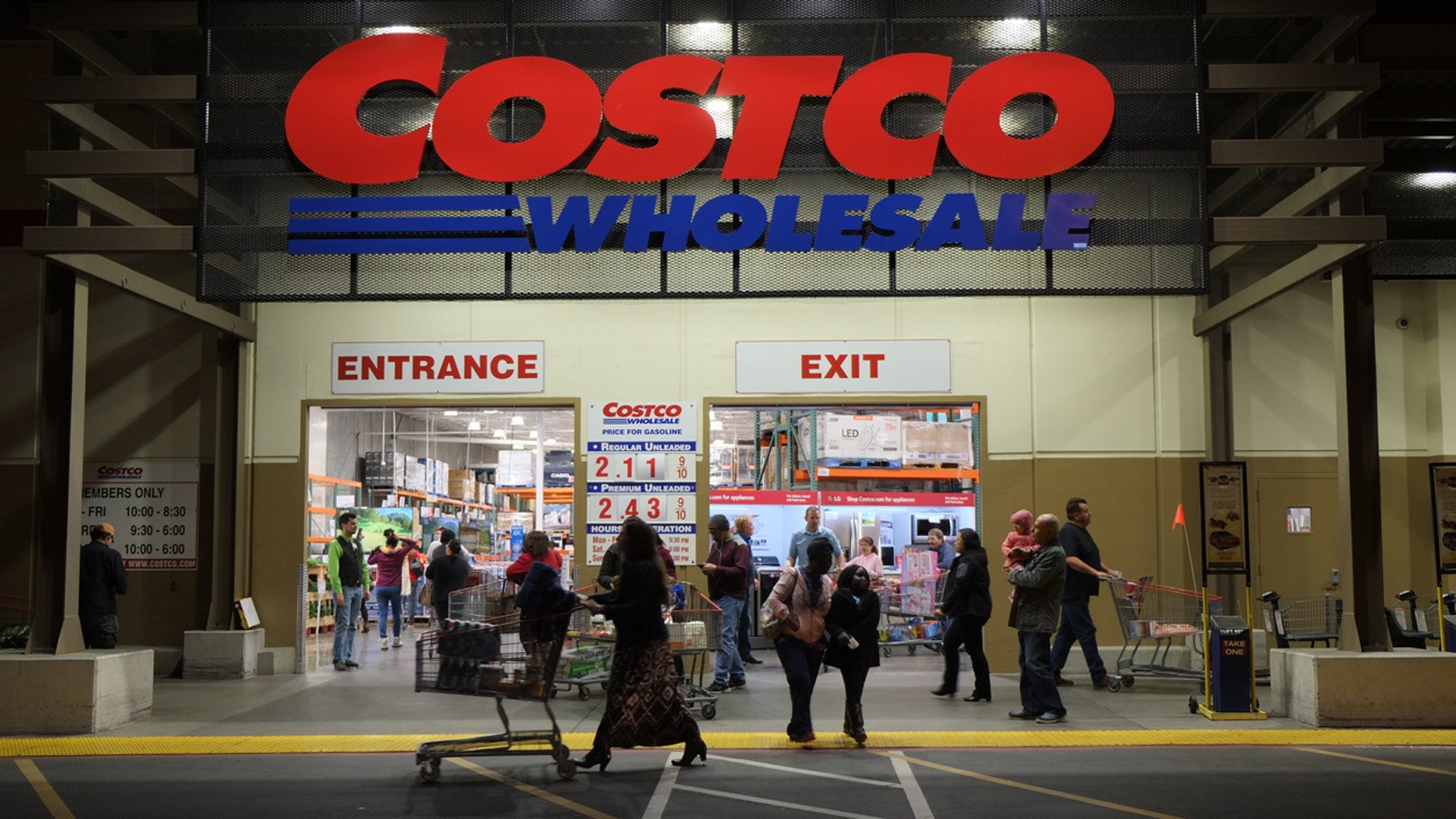 Costco customers can skip the food court line with this easy tip