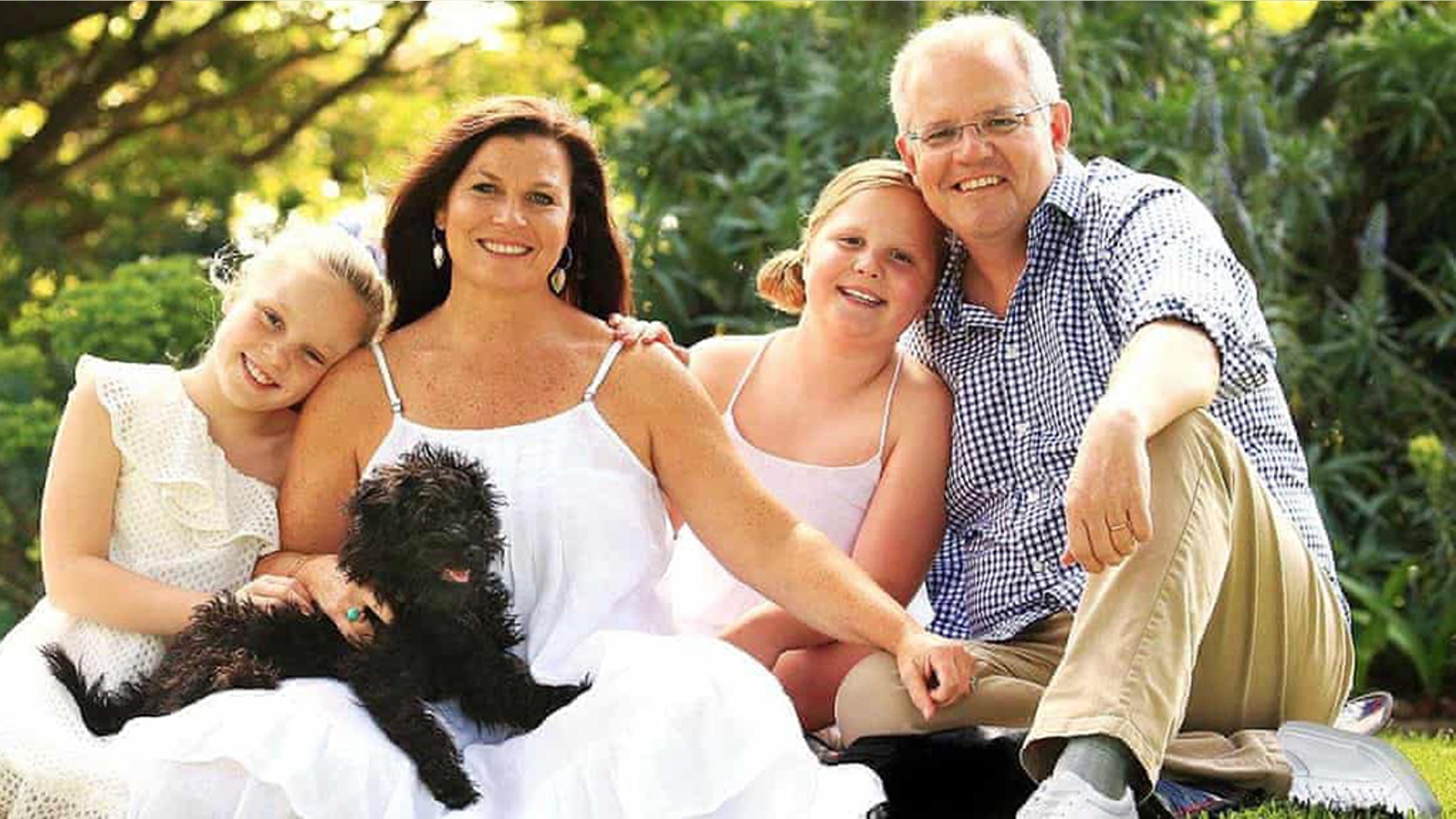 Australian Prime Minister Scott Morrison’s family portrait appeared to have a glaring Photoshop error.