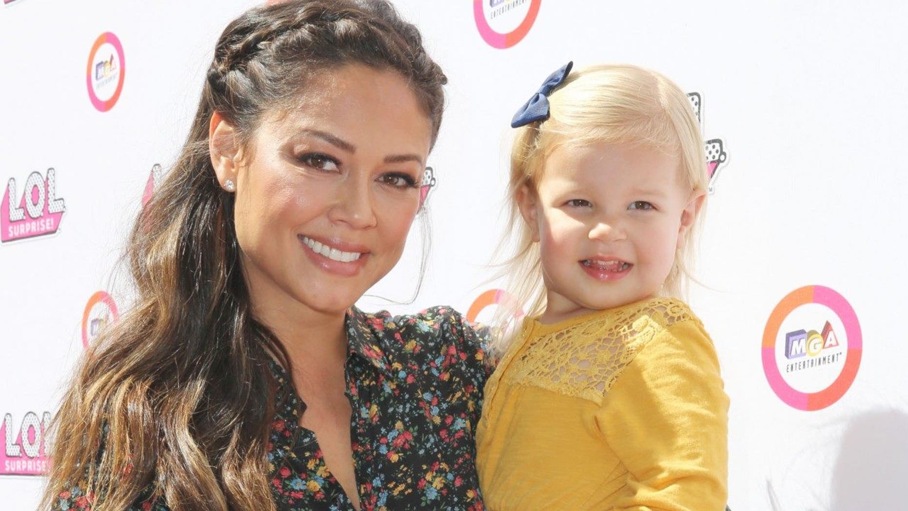 Vanessa Lachey responds to tweet saying daughter with husband Nick looks like his ex Jessica Simpson