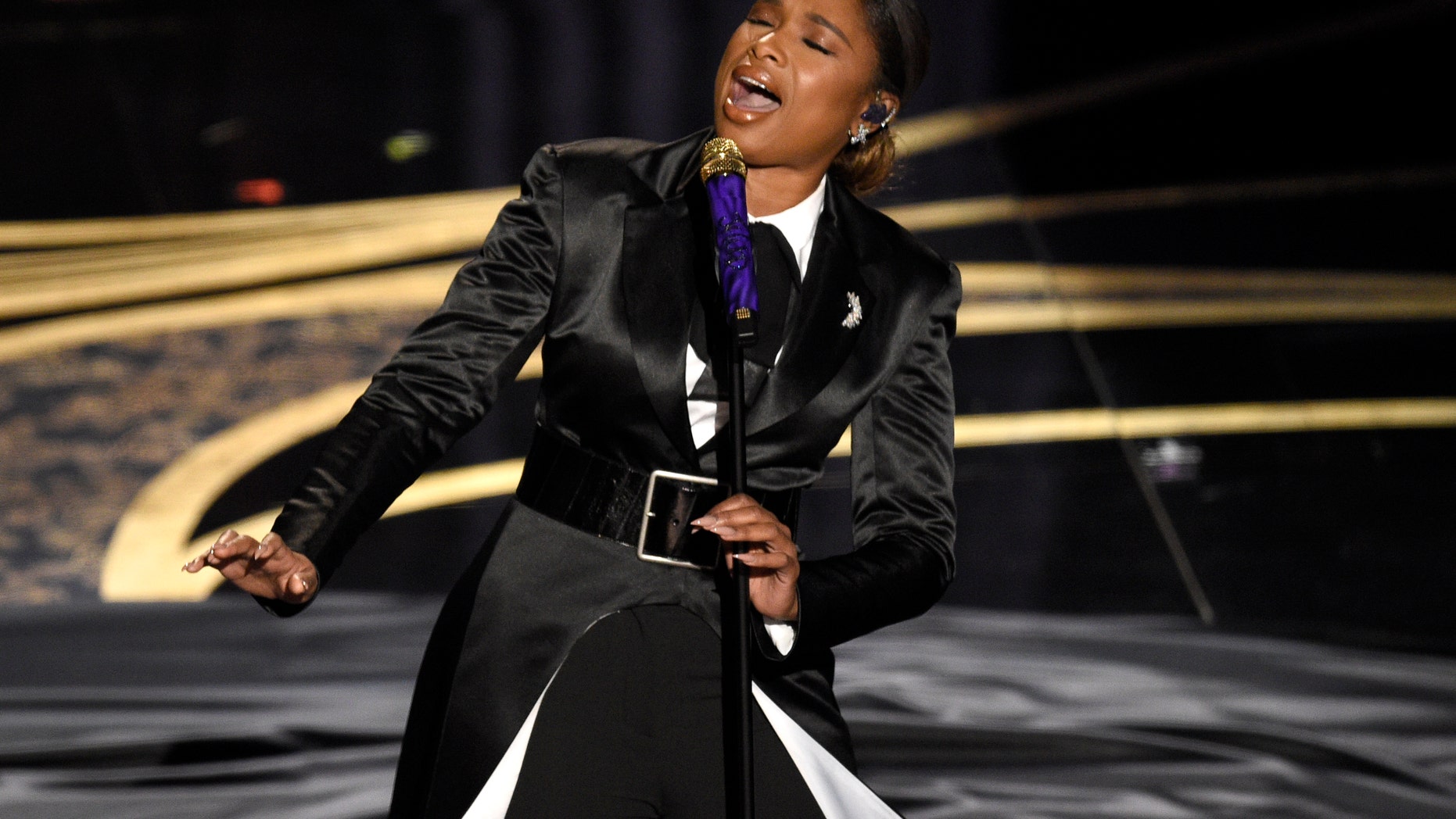 Jennifer Hudson performs