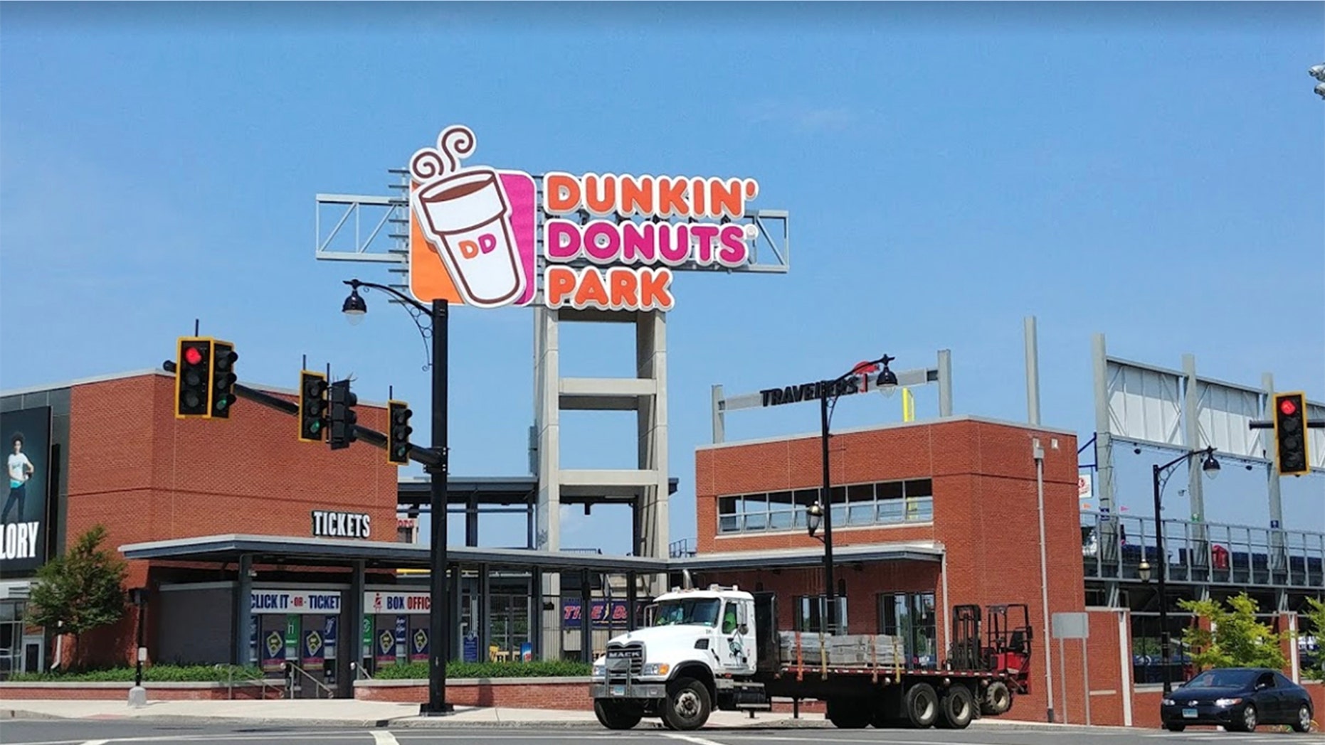 The parent of a 2-year-old boy who’s allergic to peanuts was reportedly pleased by a Connecticut Double-A baseball club’s decision to stop selling the food item at their stadium.
