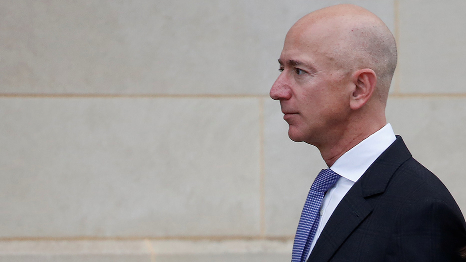 Amazon founder Jeff Bezos' private investigation into leaked text messages leads top security consultant to question mistress' brother, reports say. .REUTERS/Joshua Roberts