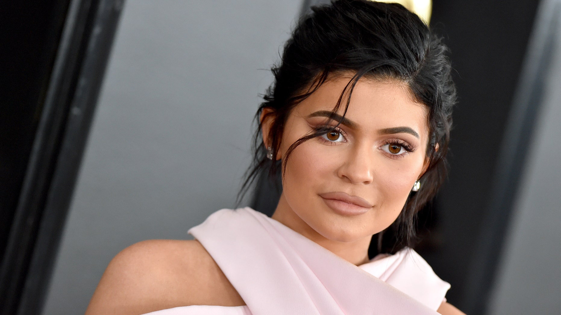 kylie jenner attends the 61st annual grammy awards at staples center on february 10 2019 - instagram weird followers