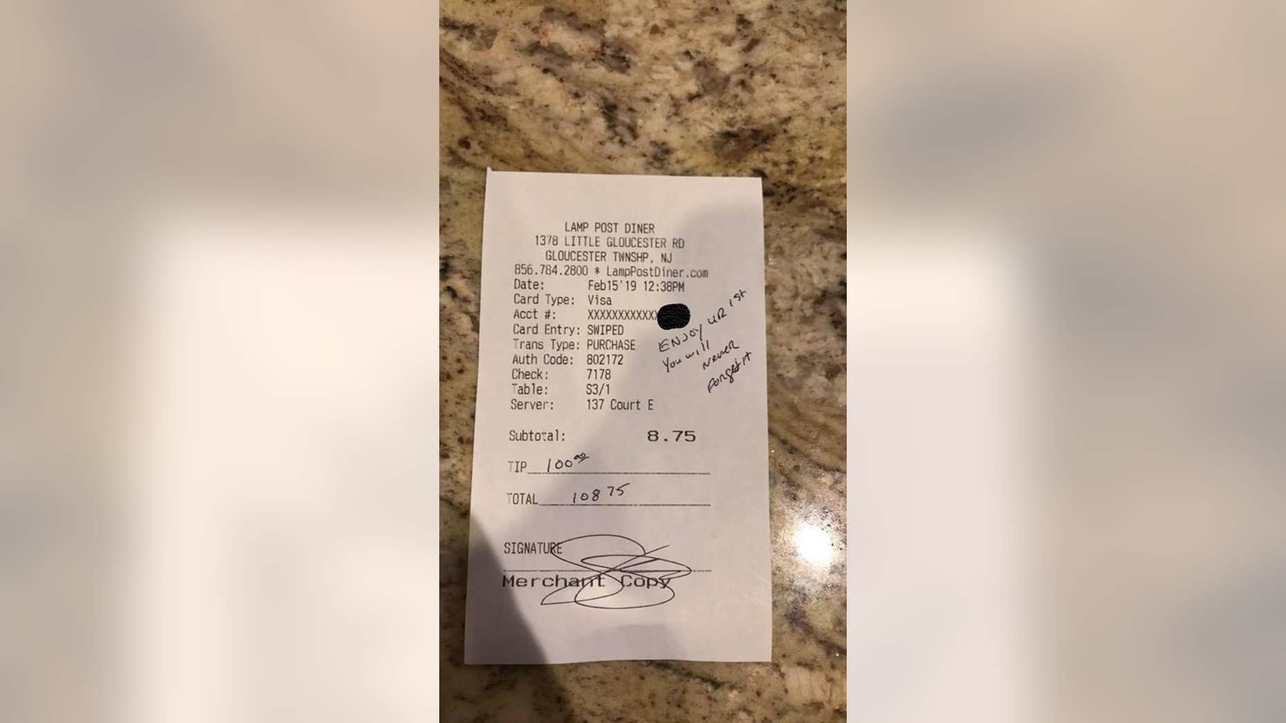 The server's father shared a picture of the bill, which was written with a reading message, 