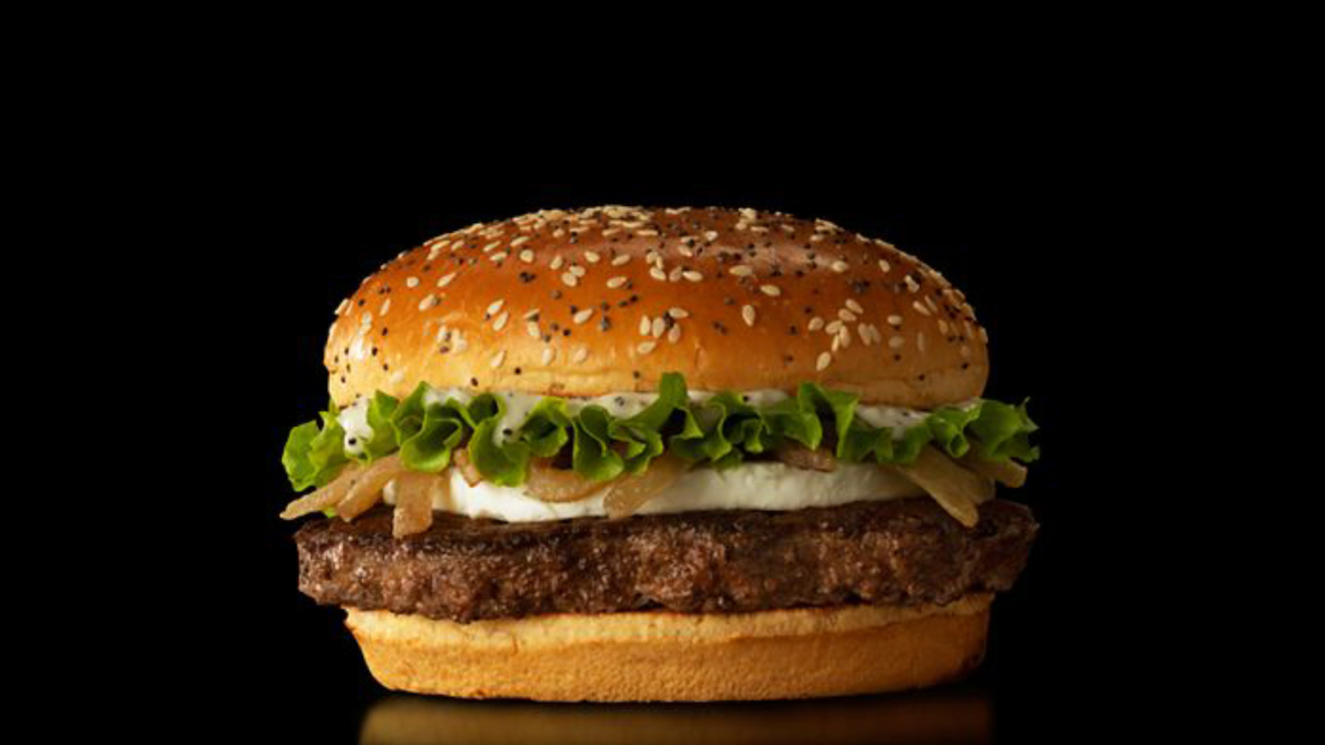 Part of Spain’s signature collection, this goat cheese burger comes with a third-pound beef patty topped with grilled onions, lettuce, smoky onion mayo, and a healthy portion of creamy goat cheese.
