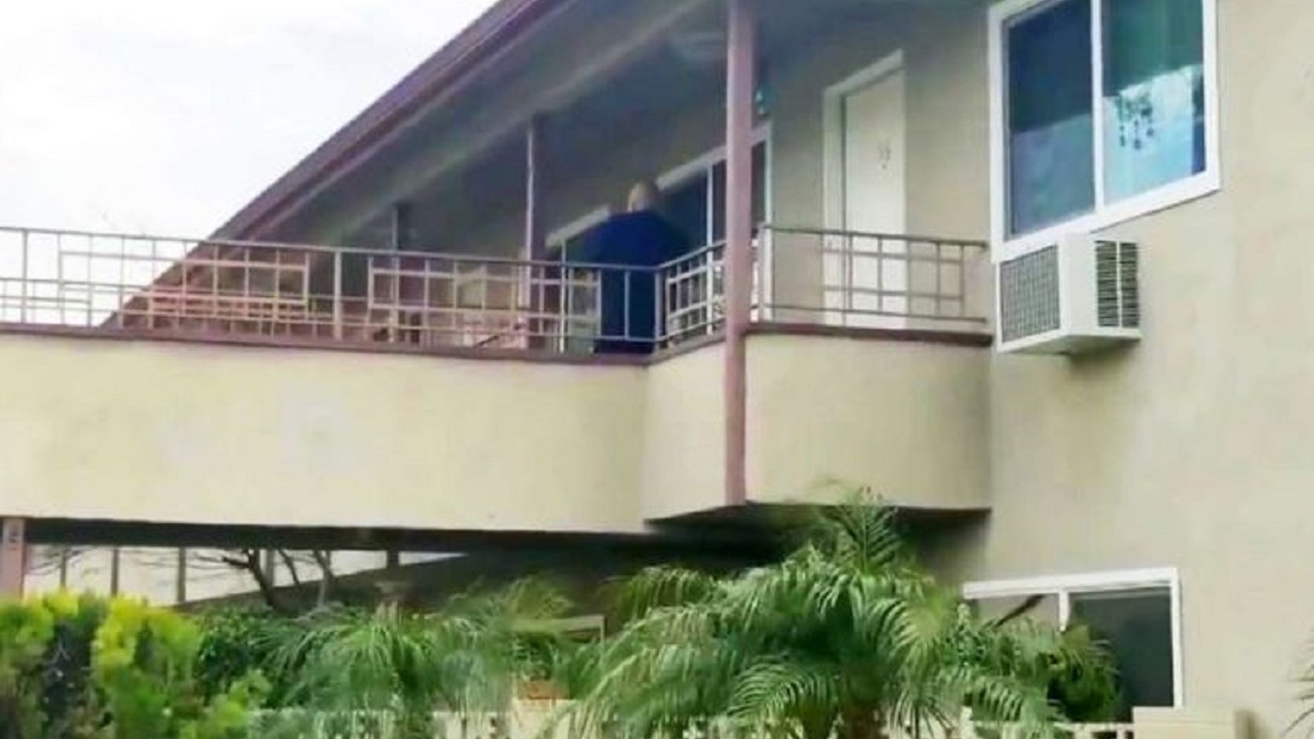 The authorities claim that the mother threw her young son from the landing apartment on the second floor and jumped. They found a dead girl in their apartment