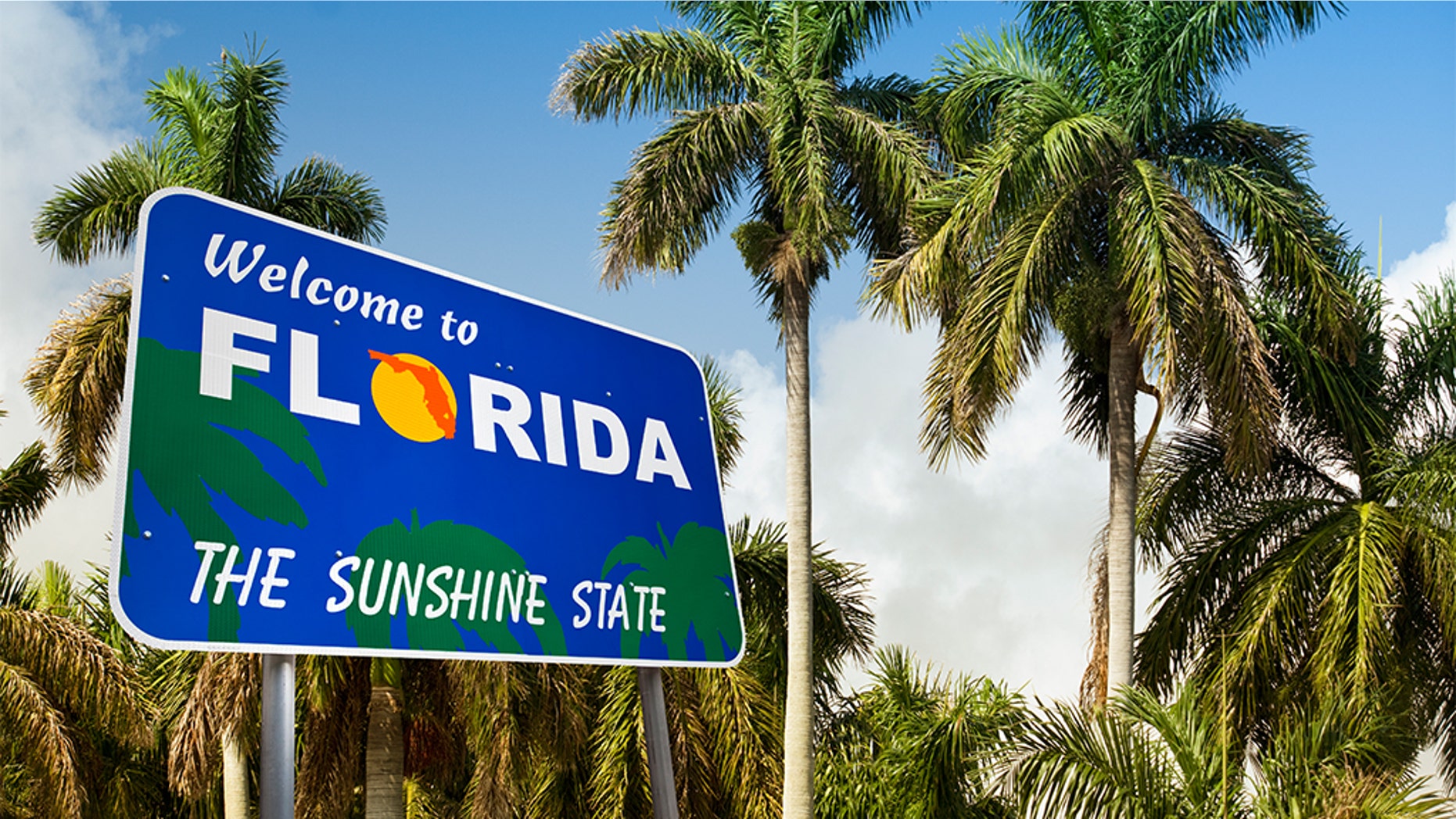 Low angle tropical landscape with a welcome sign to hot weather