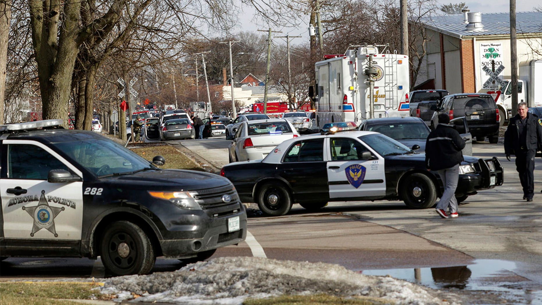 Illinois Workplace Shooting Leaves 5 Dead Shooter Killed Officials