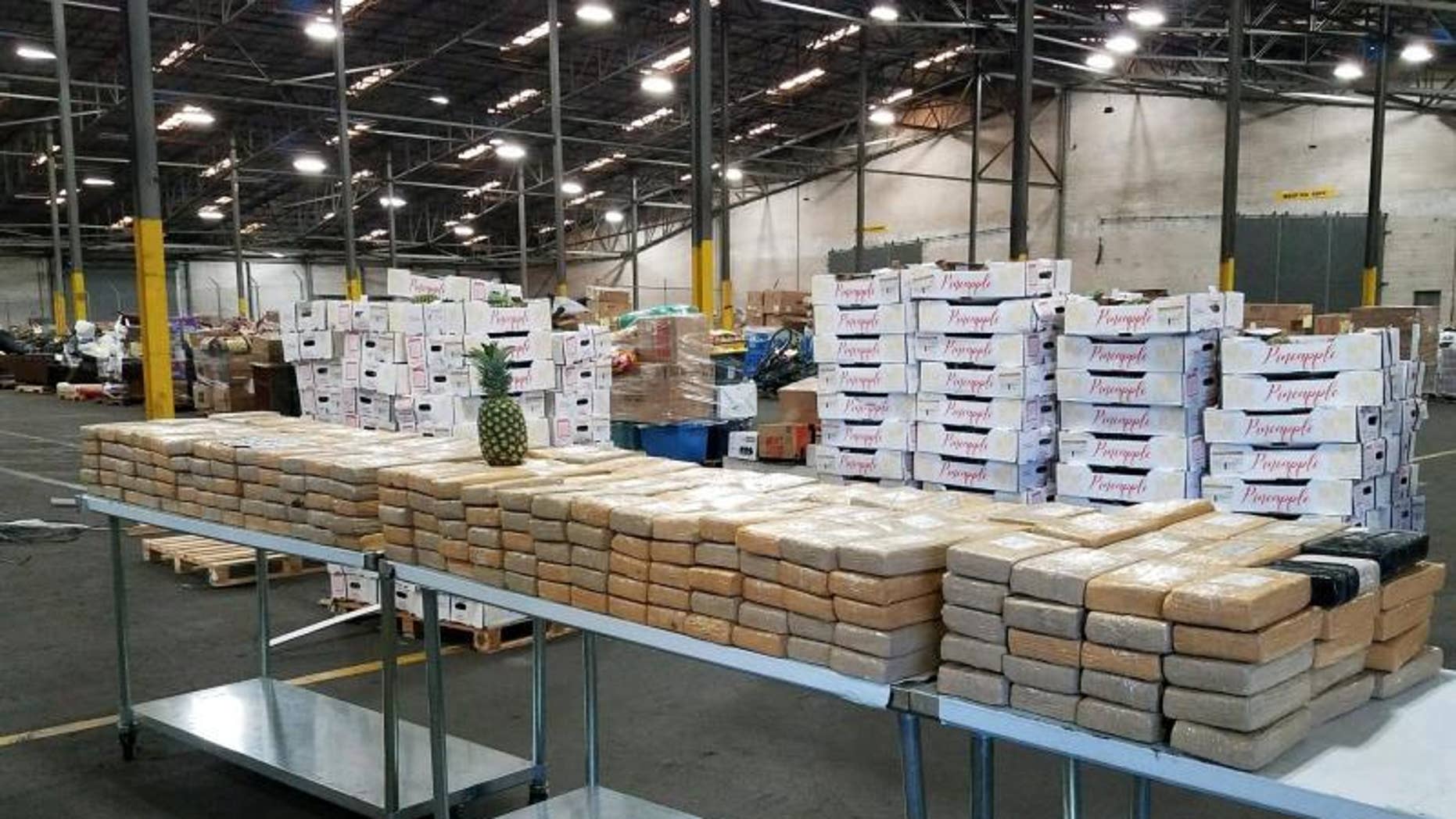 The Customs and Border Protection Service announced Friday that cocaine, valued at more than $ 19 million, had been seized after being discovered in a cargo of pineapple.