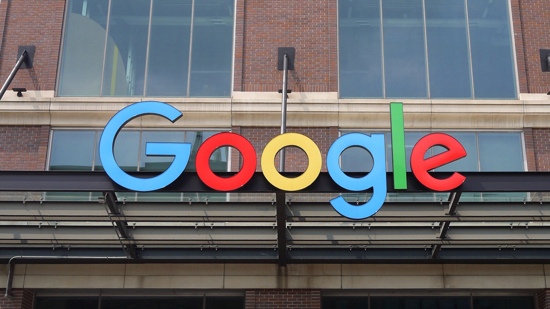 Google rules Saudi women control app violates no rules