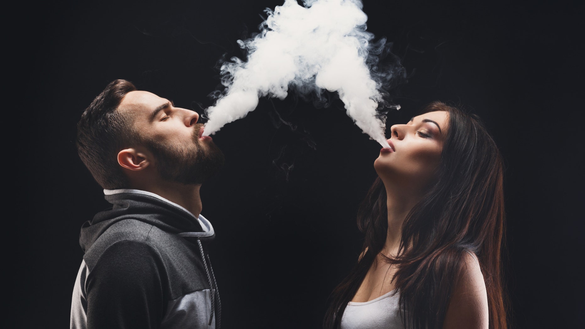 Vaping seems to be the new wedding photo trend for young couples.