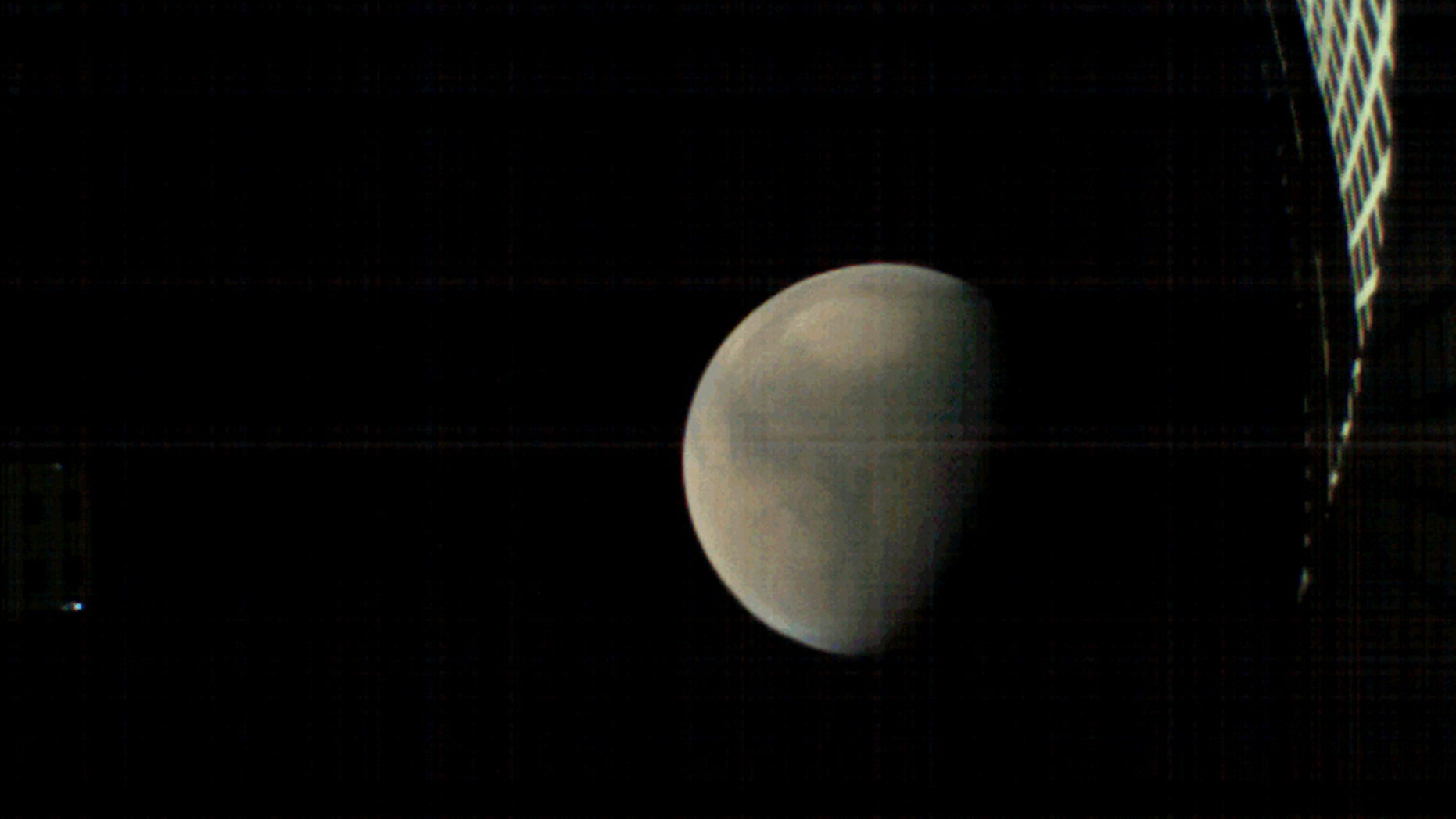 MarCO-B, one of the experimental CubeSats of the Mars Cube One (MarCO), captured these images as it approached Mars. (Credit: NASA / JPL-Caltech)