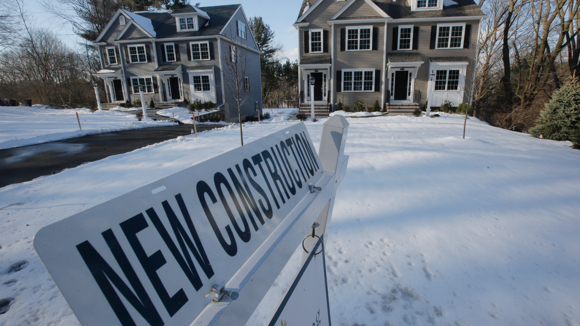 In the photo of Thursday, February 21, 2019, newly built homes are placed near a sign in Natick, Massachusetts. On Friday, March 8, the Commerce Department reported on the construction of homes in the United States in January (AP Photo / Steven Senne).