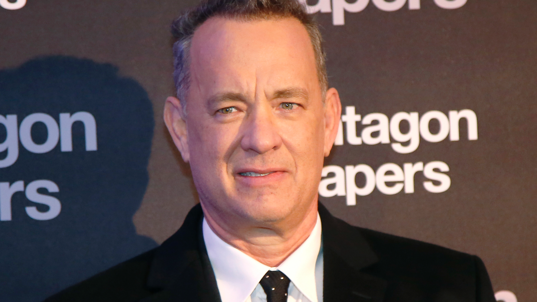 Actor Tom Hanks surprised a group of women by singing 'Happy Birthday' to them.