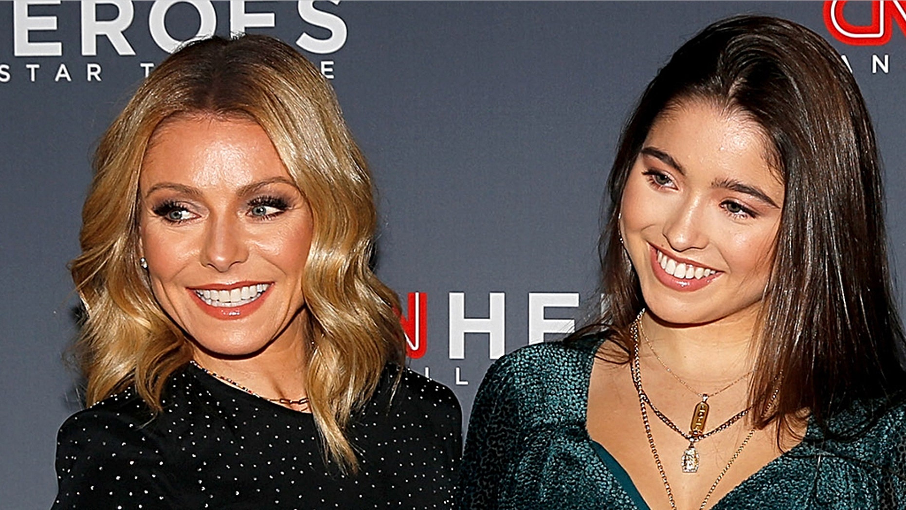 Kelly Ripa (L) and her daugther Lola Grace Consuelos.