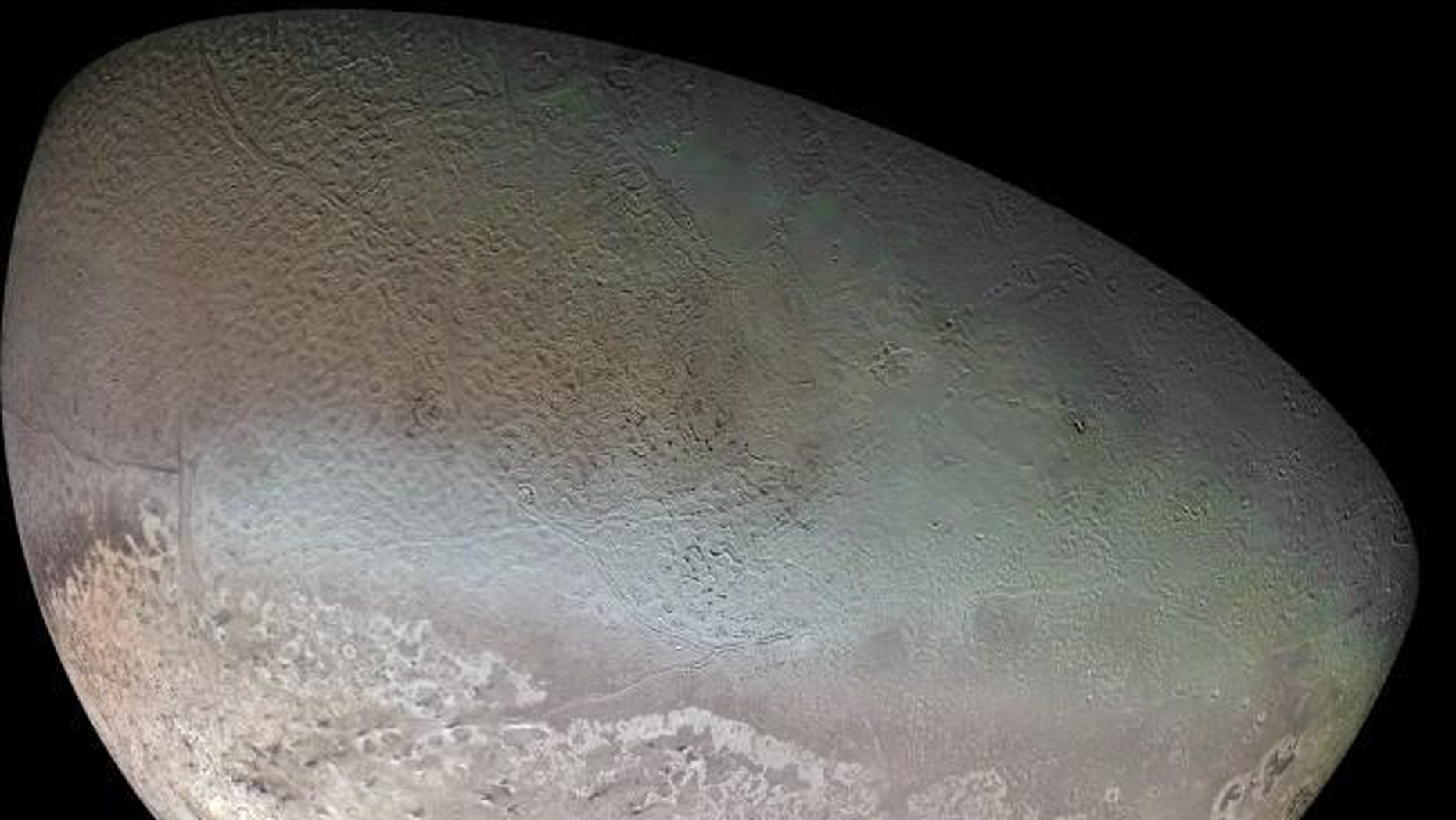 Global color mosaic of Triton, taken in 1989 by Voyager 2 during its flyby of the Neptune system. (Credit: NASA/JPL/USGS)