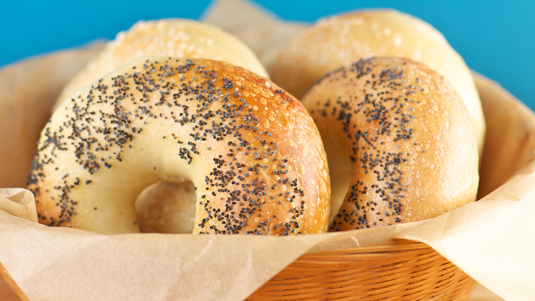 Man shares &#39;St. Louis secret&#39; to ordering bagels, prompts outrage on Twitter: &#39;You should be ...
