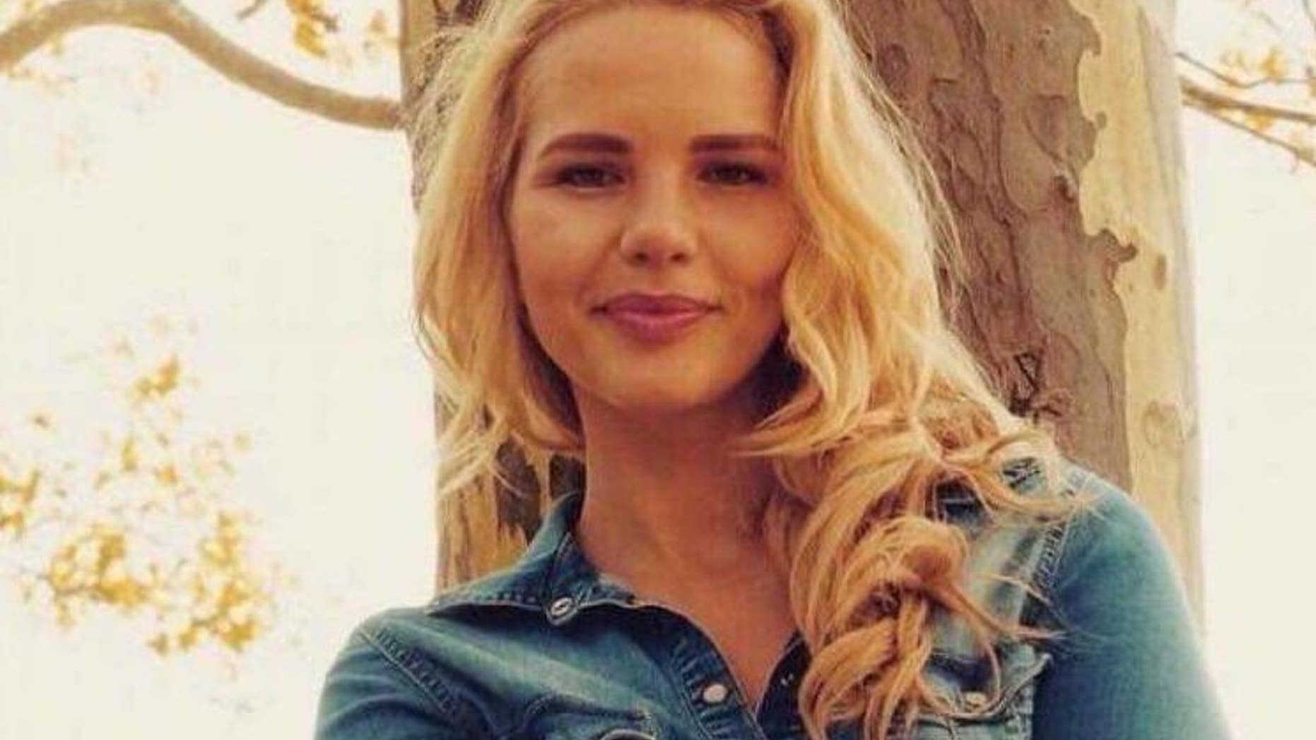 Elly Mayday, a Canadian model, died Friday from ovarian cancer, according to her family.