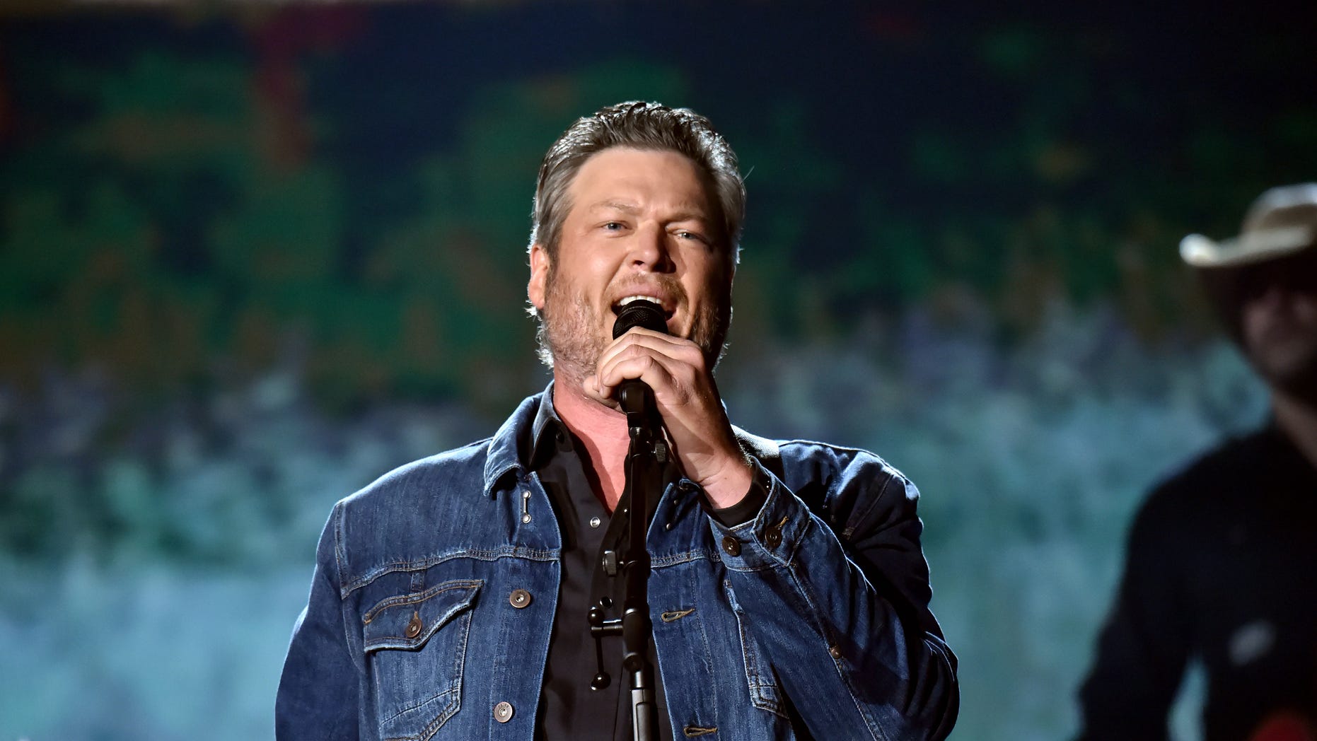 Blake Shelton Performs Emotional God S Country At ACM Awards I Felt   1725957b GettyImages 1141106465 