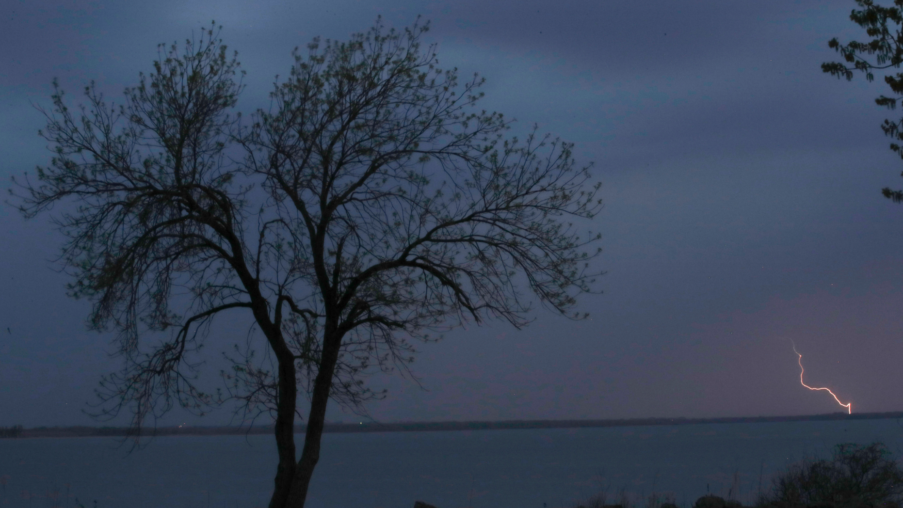 A thunderstorm moves across John Redmond Reservoir near Burlington, Kan., Wednesday, April 17, 2019. Several thunderstorms turned severe as they moved through the area. (AP Photo/Orlin Wagner)