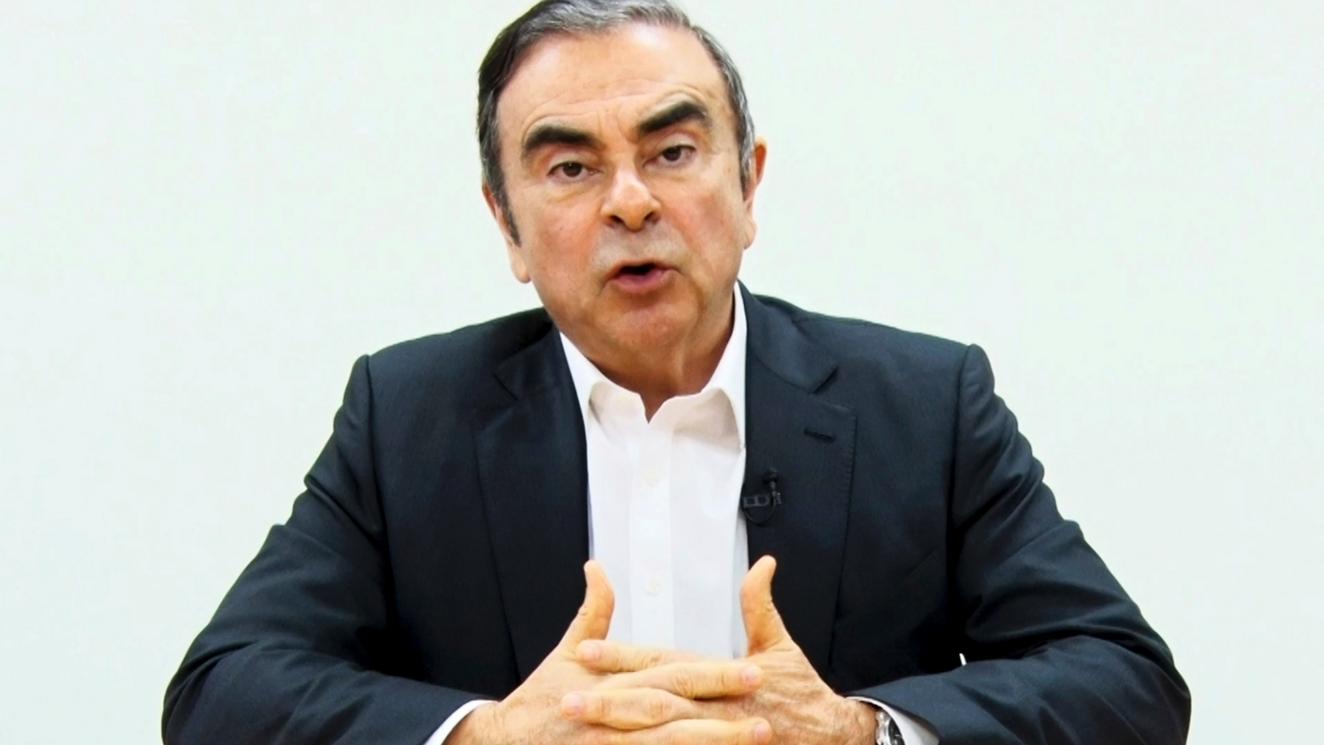 در این تصویر که از ویدیو منتشر شده توسط کارلوس Ghosn از طریق وکیل خود را سه شنبه، آوریل 9، 2019، رئیس Ghosn رئیس سابق نیسان در دوربین در توکیو صحبت می کند. Ghosn، که در ژاپن به اتهام سوء رفتارهای مالی دستگیر شده است، می گوید که او در یک ویدیو توسط تیم قانونی خود نشان داده است. (کارلوس Ghosn از طریق AP)