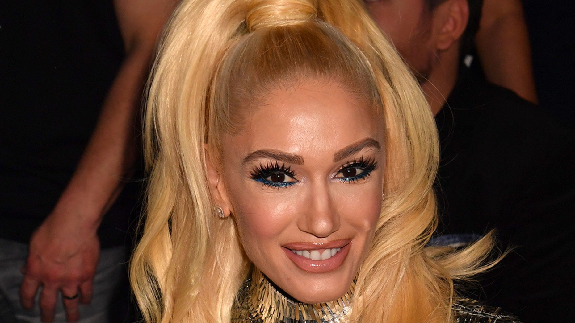 Gwen Stefanis Lips Hair Criticized By Fans Following Acm Awards Fox 5094