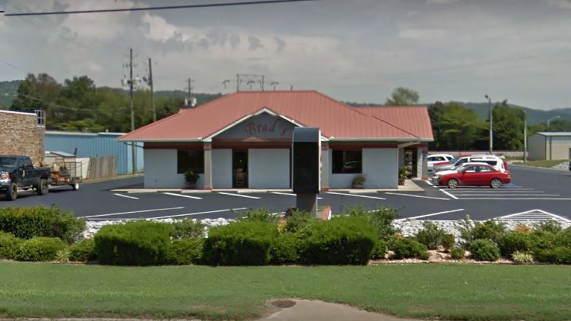 The men were dining at Brad's barbecue in Oxford, Alabama, when they met the widow.