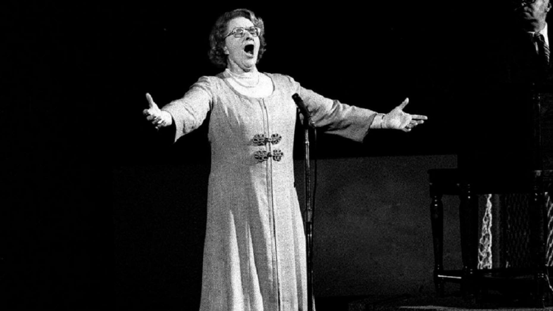 Kate Smith performs