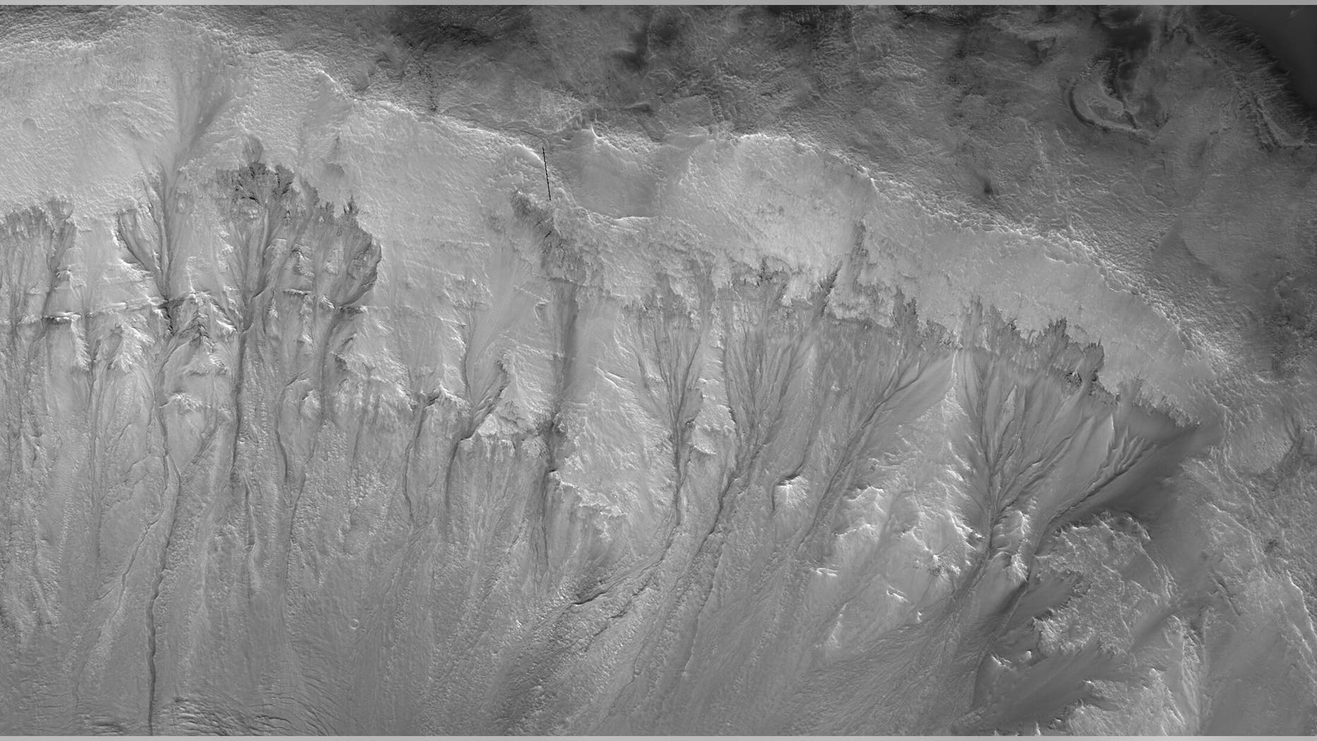 Repeating slope Linna on the walls of Palicir's foot on Mars. (Author: NASA / JPL / University of Arizona)