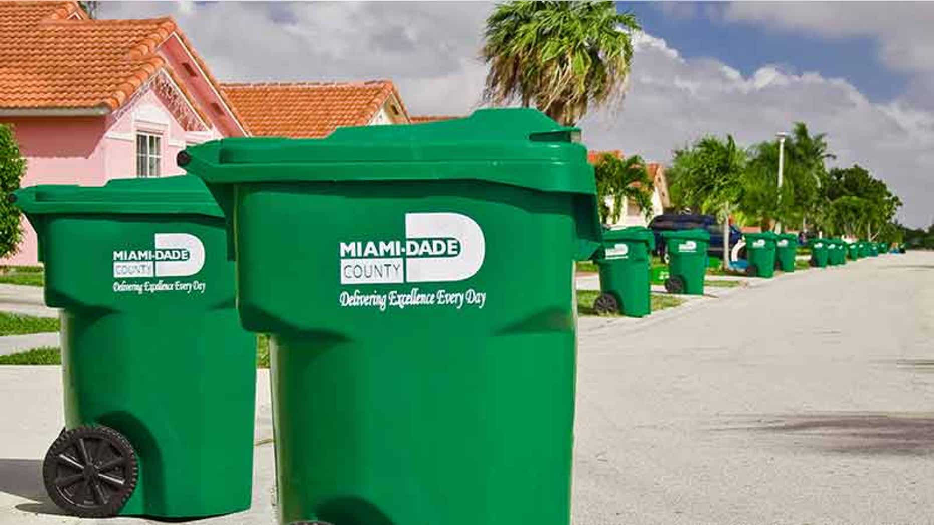 A man told the police on Thursday he witnessed a 3-year-old girl being beaten with a brick while she was inside a trash can.