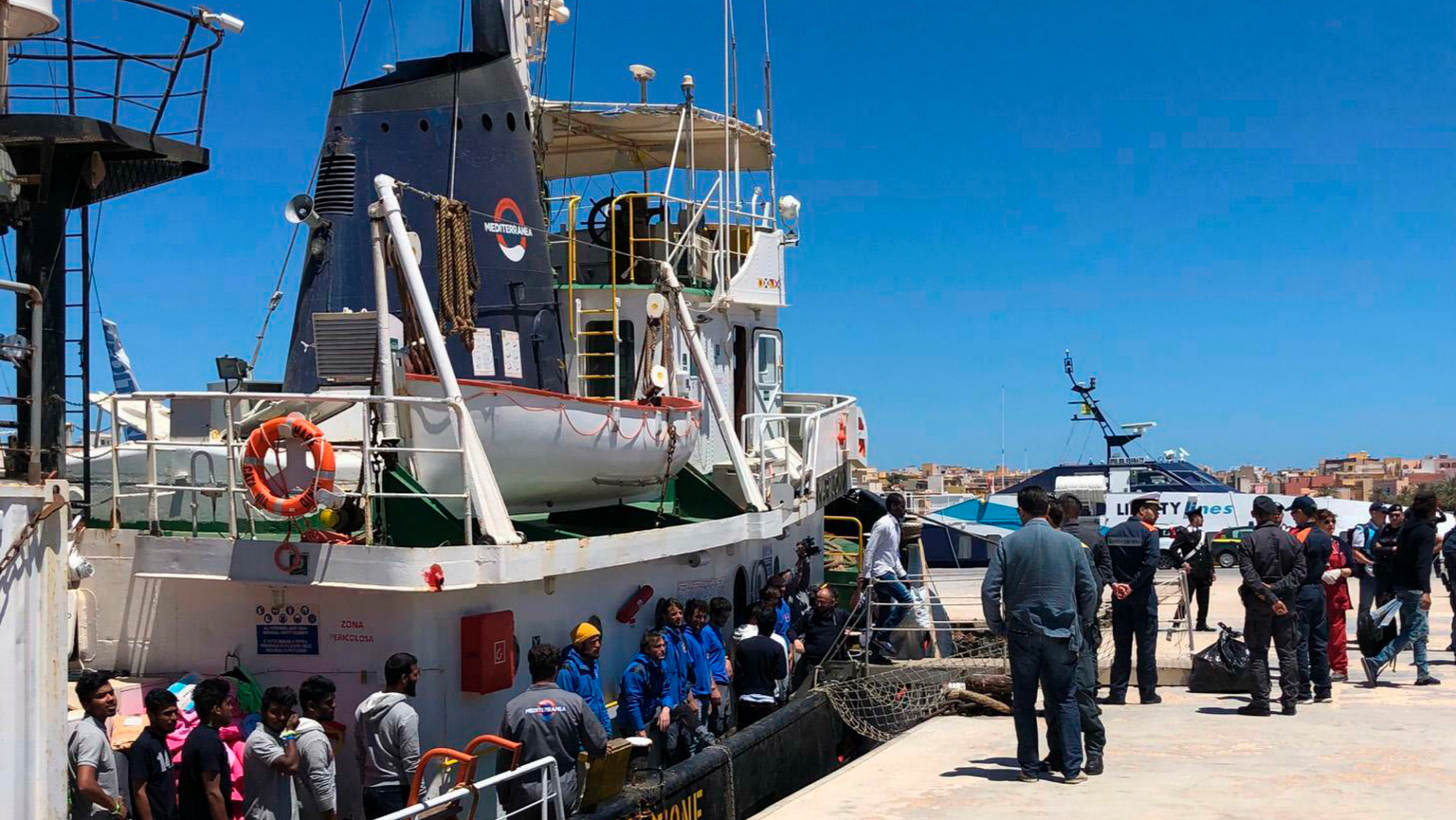 30 Migrants Arrive In Italy, Minister Sequesters Aid Ship | Fox News