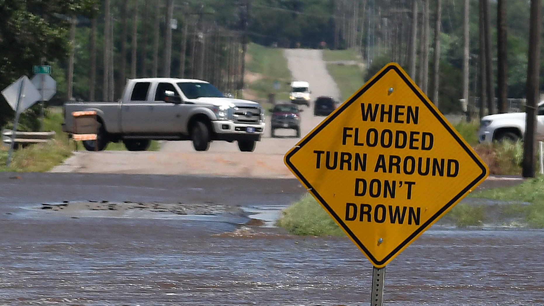 Traffic flips as floodwaters cover Kingfisher's 13th Street, Oklahoma, on Tuesday, May 21, 2019. (Billy Hefton / Enid News & Eagle via AP)