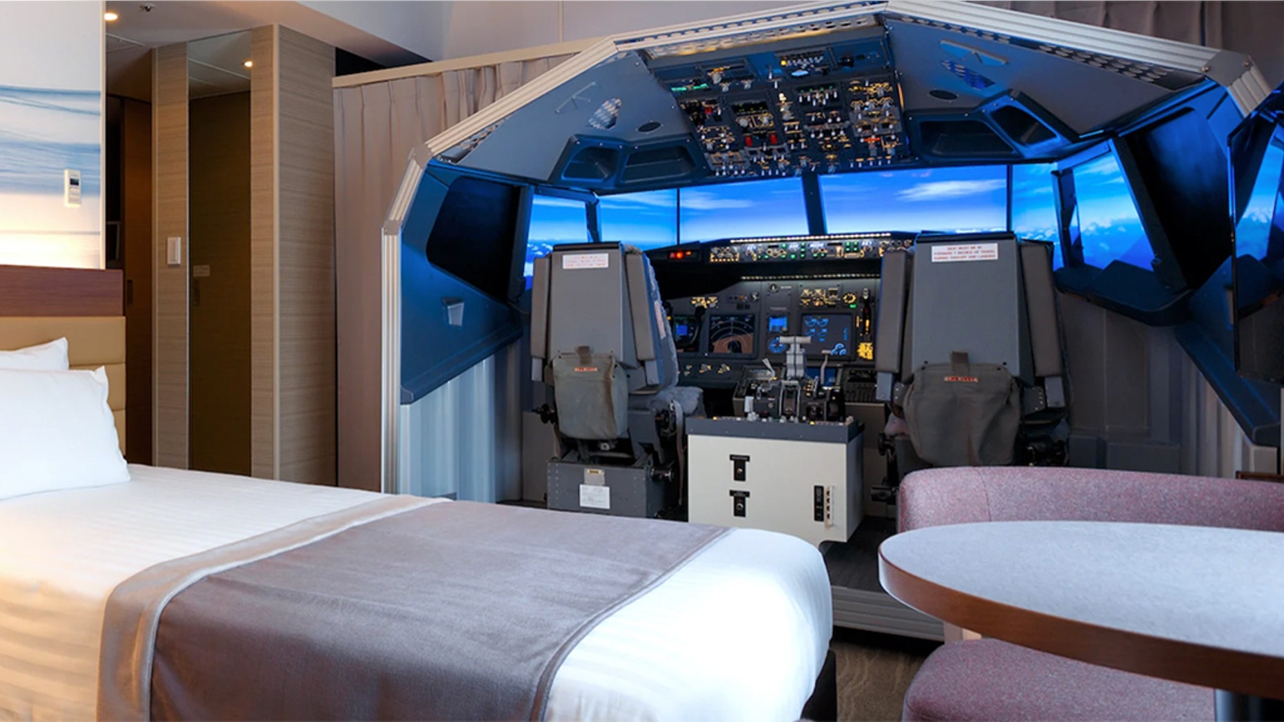 Japanese Hotel Installs Boeing 737 Flight Simulator In Superior japanese-hotel-installs-boeing-737-flight-simulator-in-superior