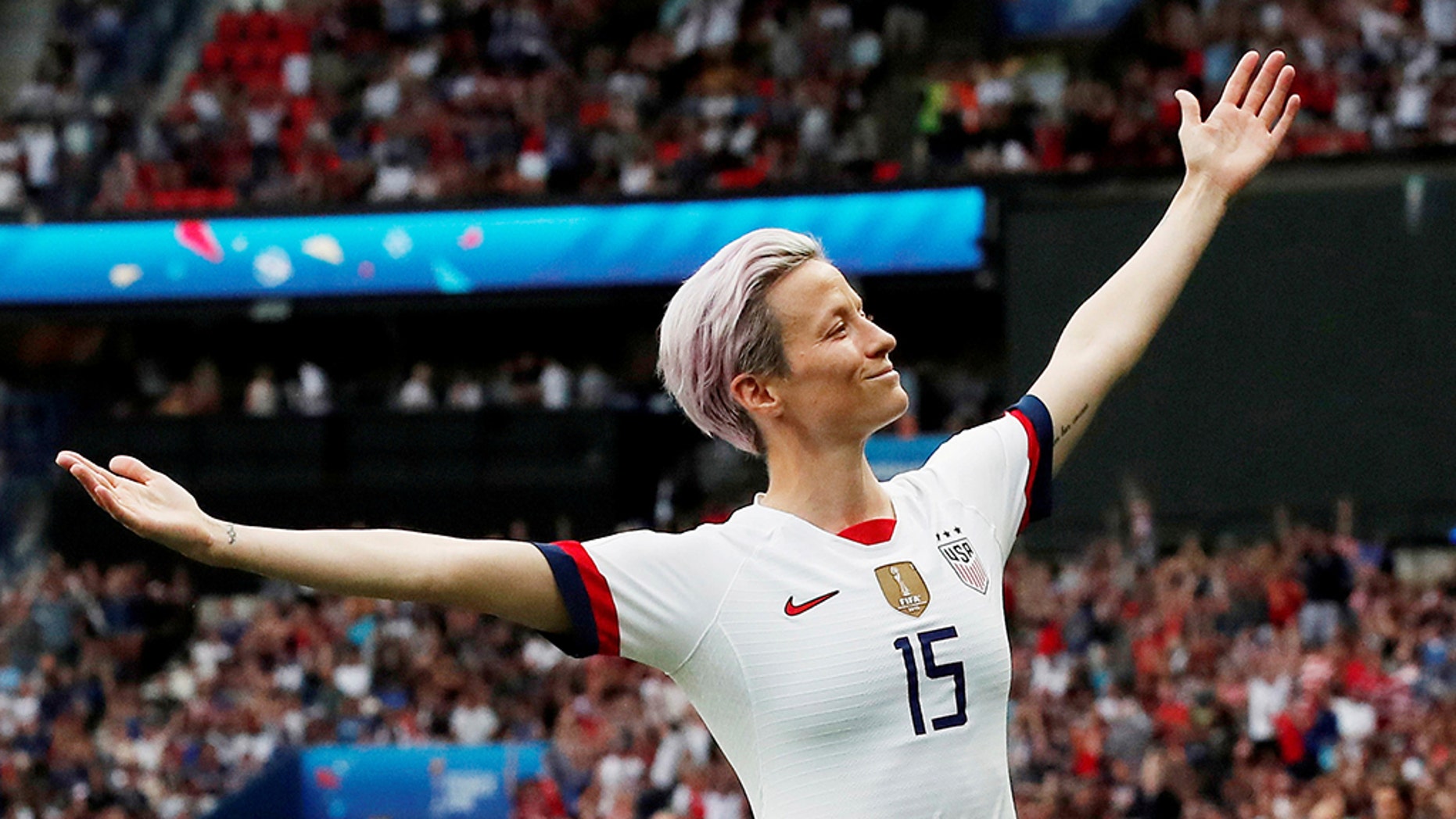 10. Megan Rapinoe's Blue Hair: A Reflection of Her Fearless and Unapologetic Personality - wide 1