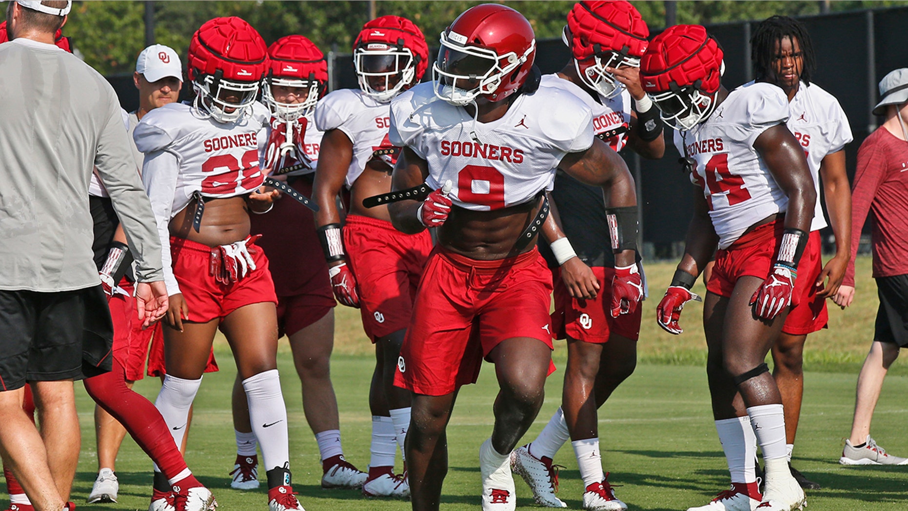 Oklahoma linebacker Kenneth Murray warms up during an NCAA college football practice in Norman, Okla., Monday, Aug. 5, 2019. (AP Photo/Sue Ogrocki)