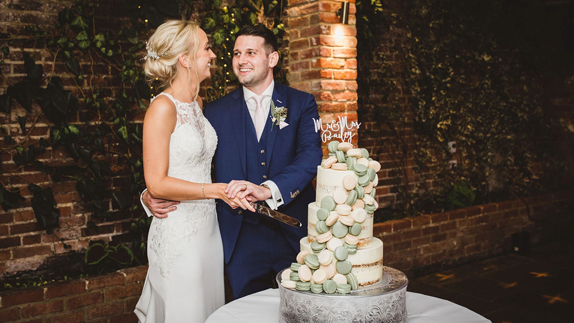 Chloe and Aaron Bailey did not expect their "one-in-a-lifetime" wedding moment was going to be during the cake cutting. 