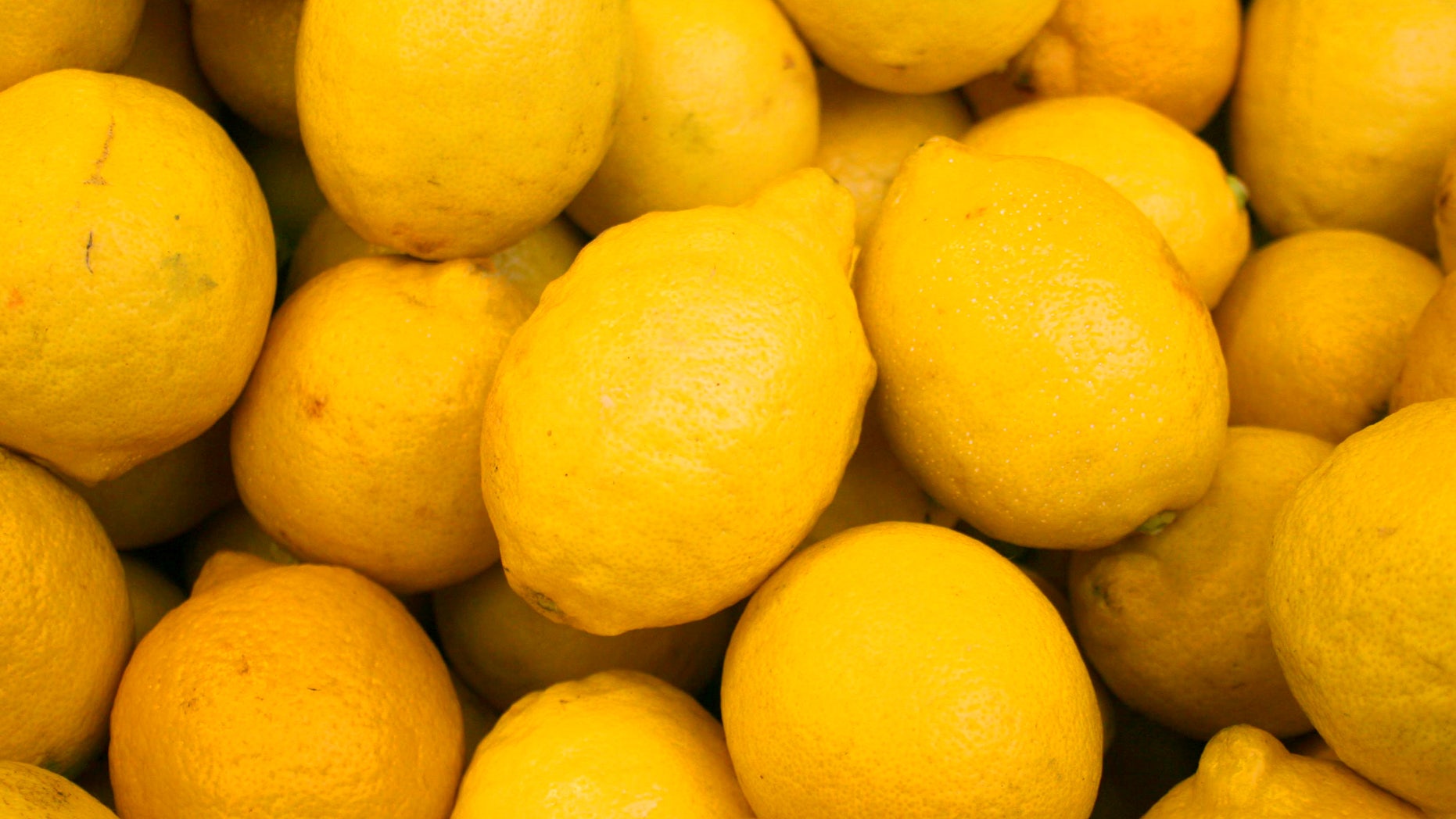 A small study suggests that the smell of lemon can help people feel thinner and lighter.