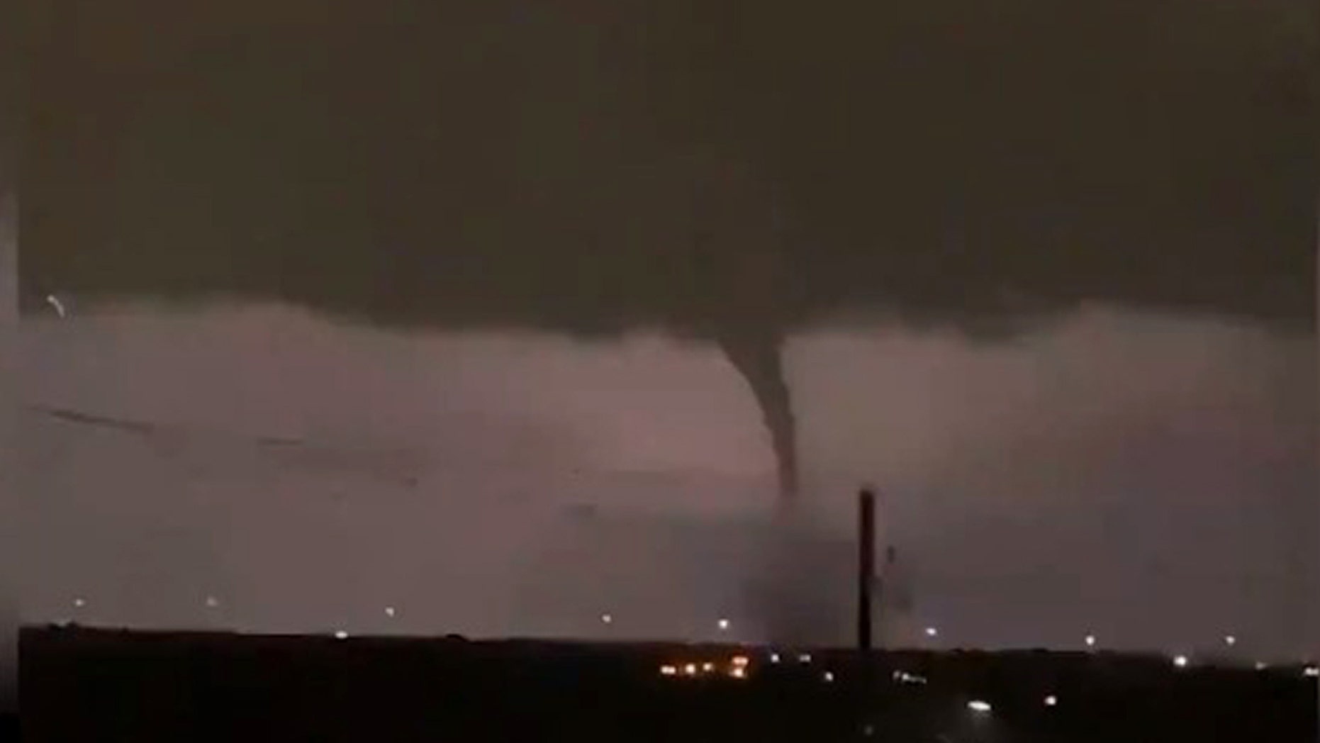 Video footage uploaded to Twitter shows tornado ripping through Dallas, Texas. (Photo: Twitter/@weatherdak)