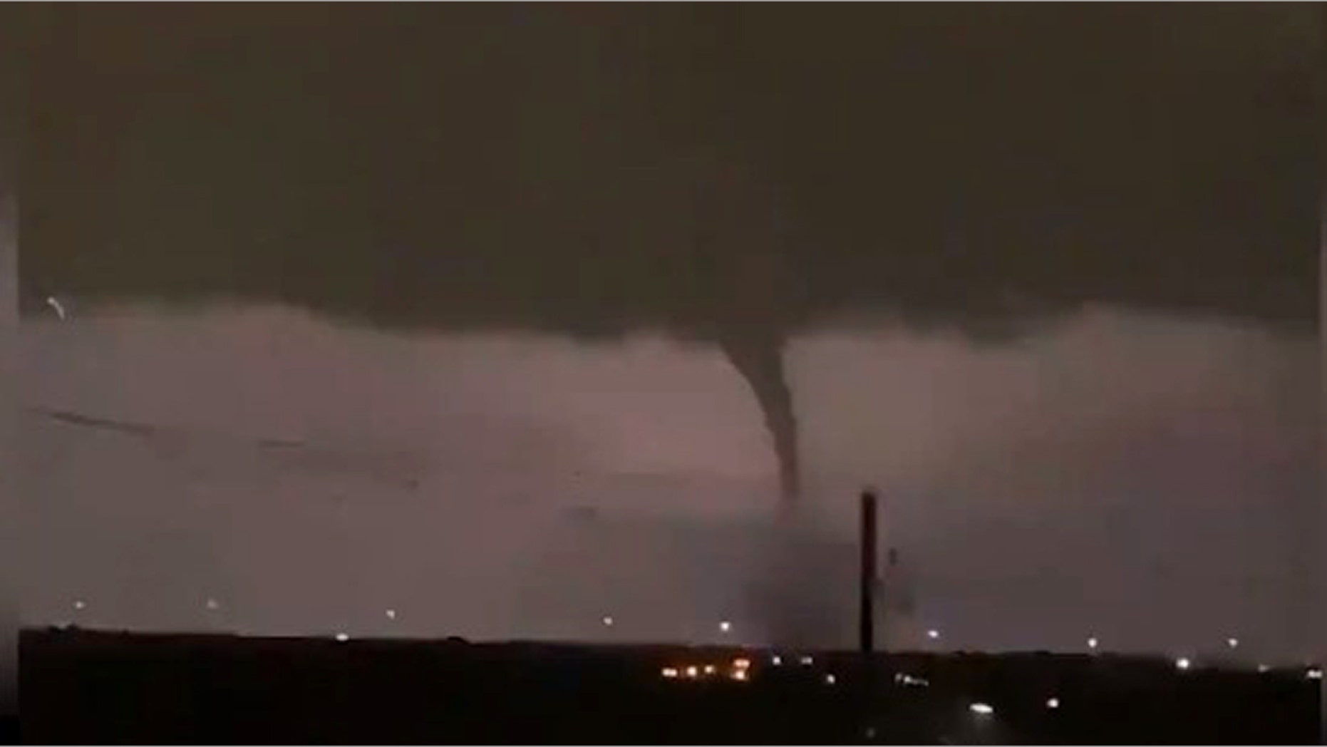 Video footage uploaded to Twitter shows tornado ripping through Dallas, Texas. (Photo: Twitter/@weatherdak)