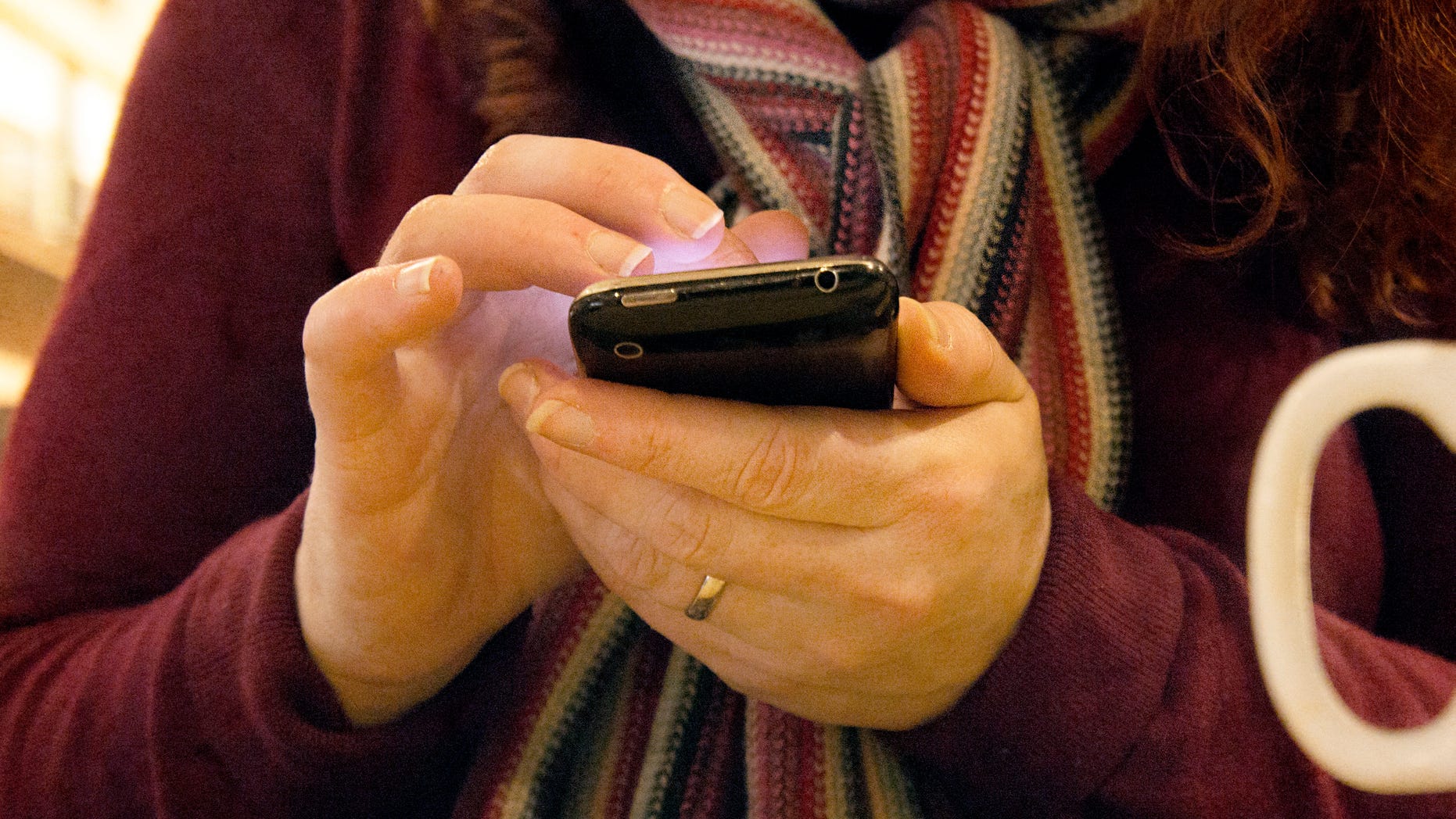 Want to stop those annoying spam texts? Kim Komando has the answer. (Getty Images)