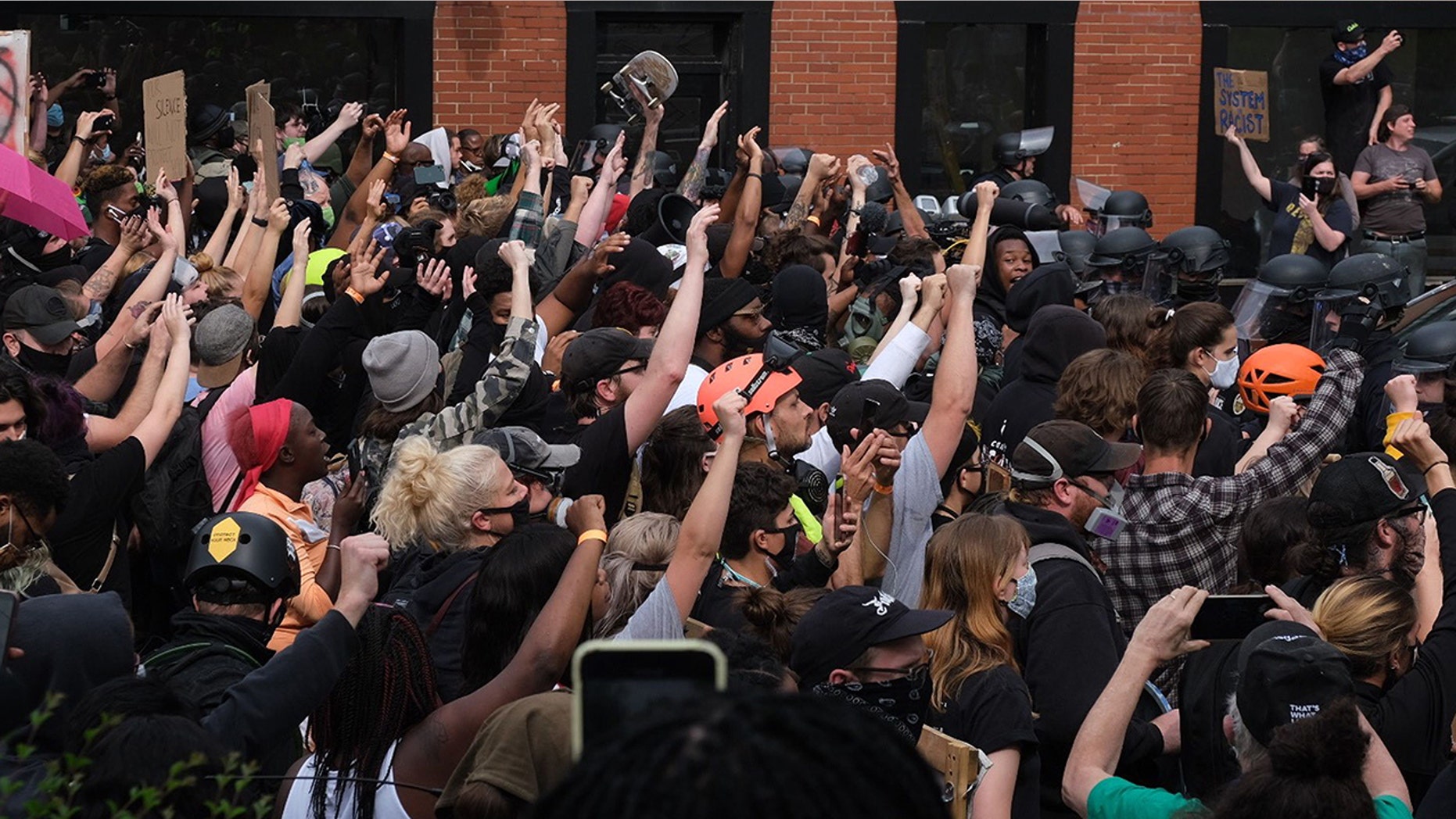 Louisville police officers shot as Breonna Taylor protesters take to streets | Fox News