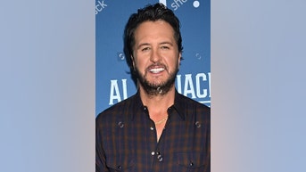 Luke Bryan takes WHITE HOUSE podium - Fox News