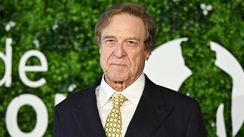 John Goodman spotted nearly unrecognizable in candid grocery store snapshot - Fox News